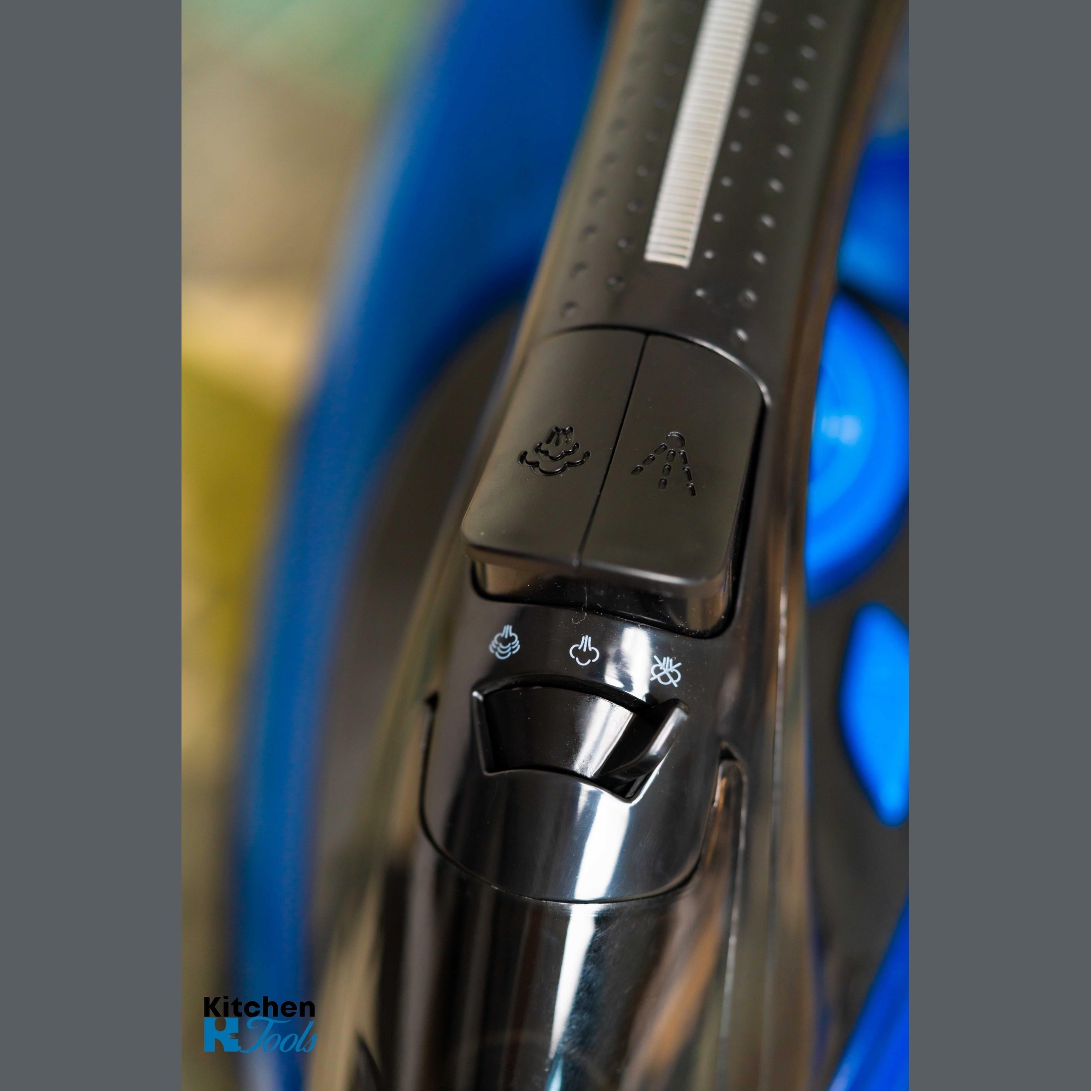 Fier de calcat albastru cu aburi Oliver Voltz