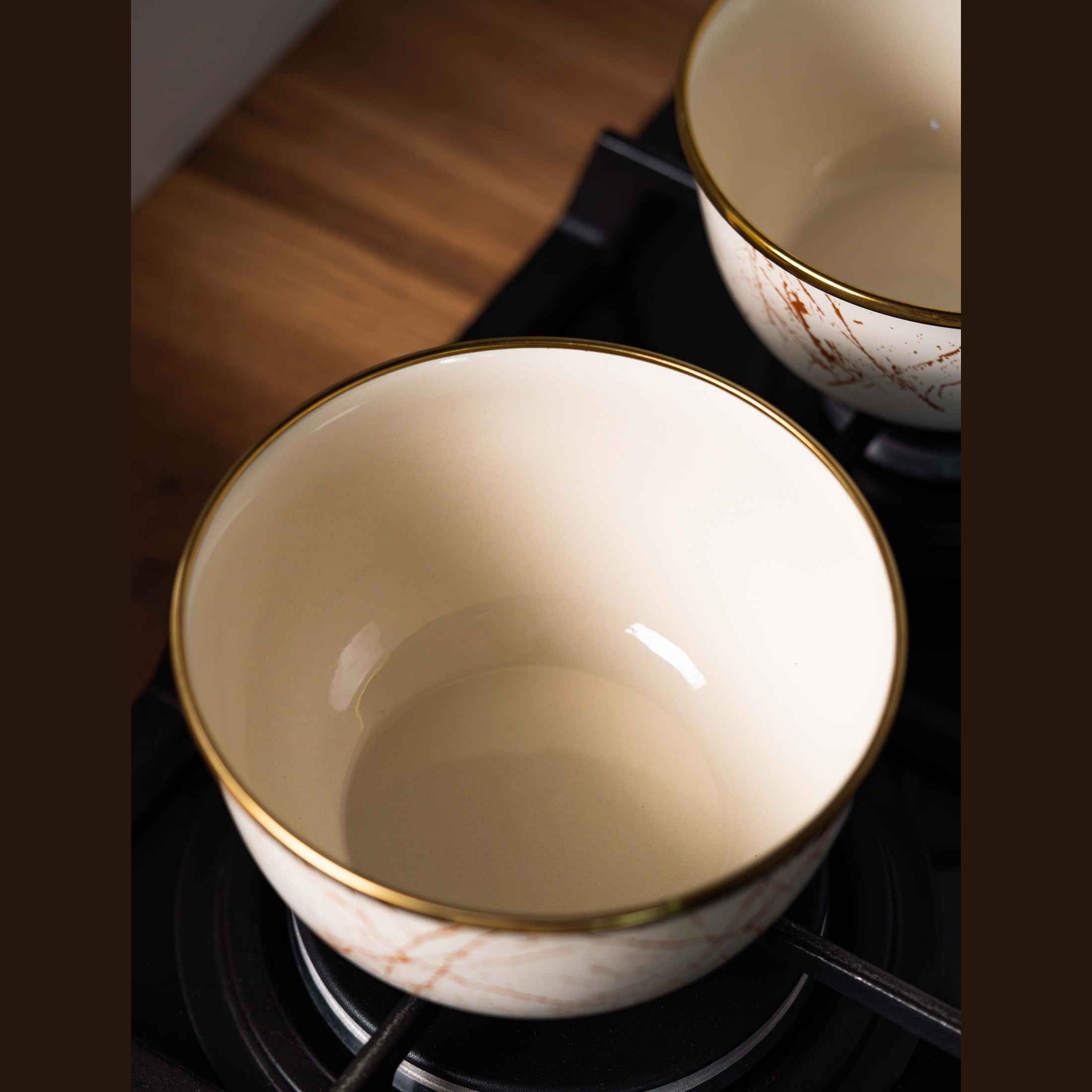 Bol Emailat Bej, 16x8.5cm, 1.5L, Margine Cromată