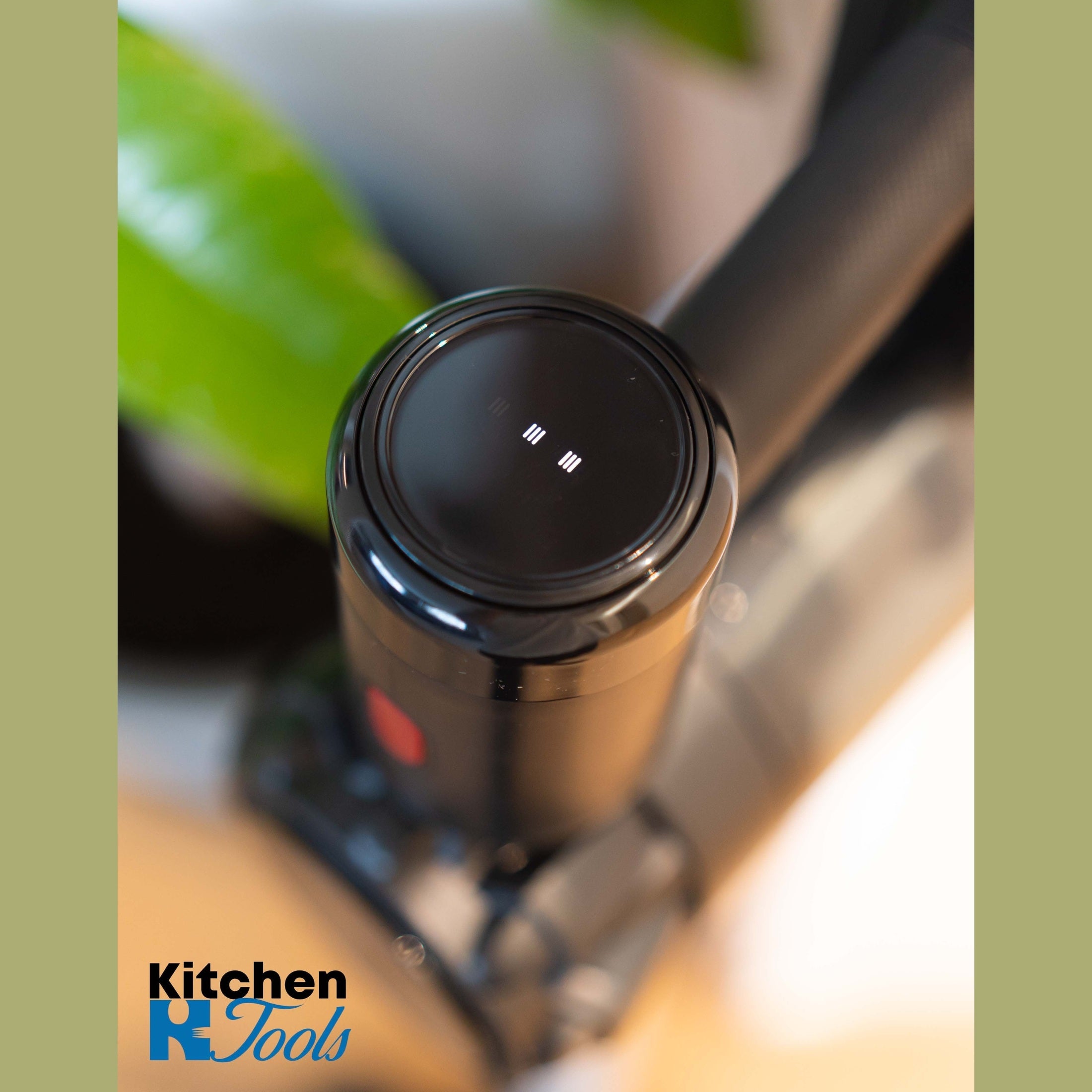 Aspirator VERTICAL Oliver Voltz cu accesorii și perie LED