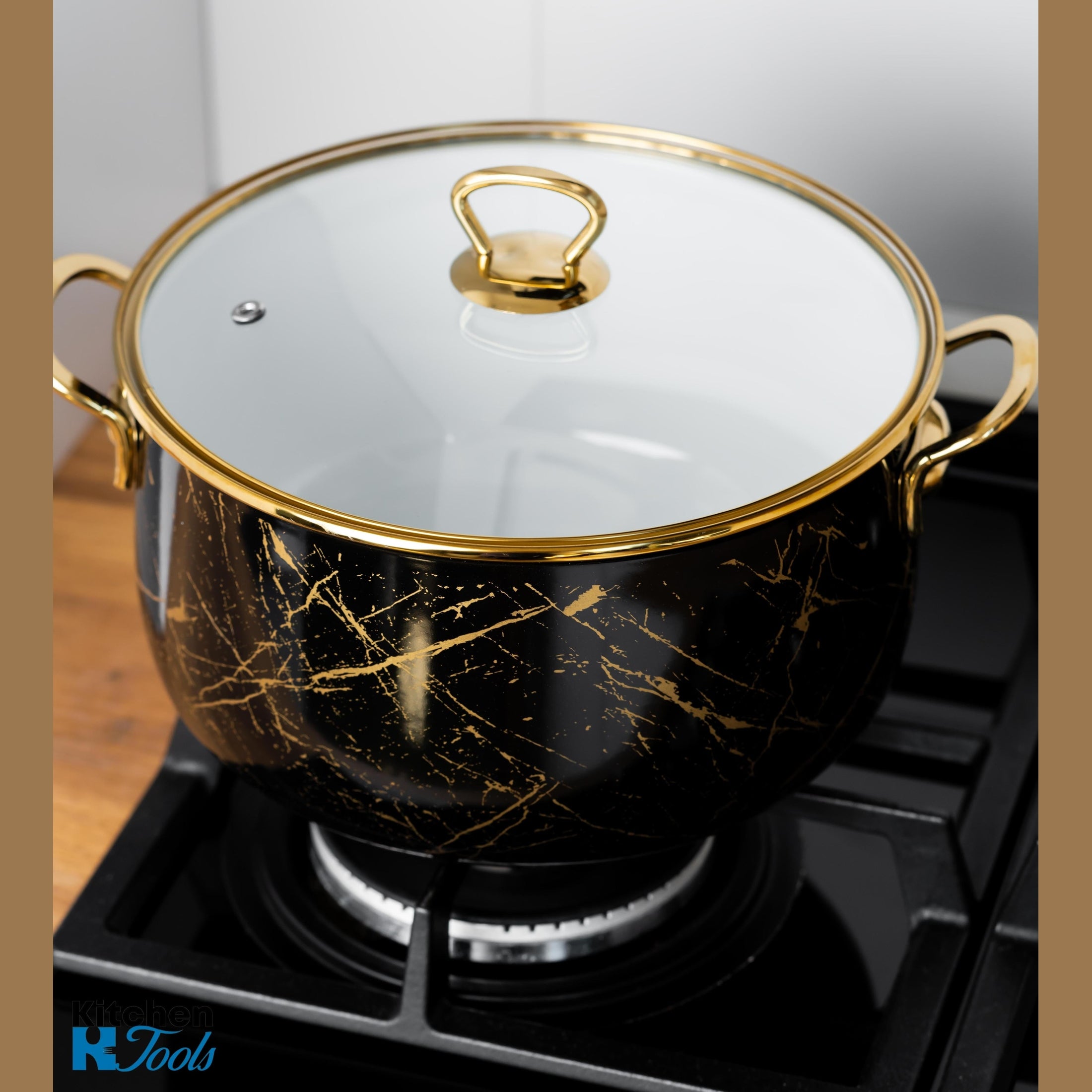 Cratiță emailată neagră cu manere aurii și capac sticlă