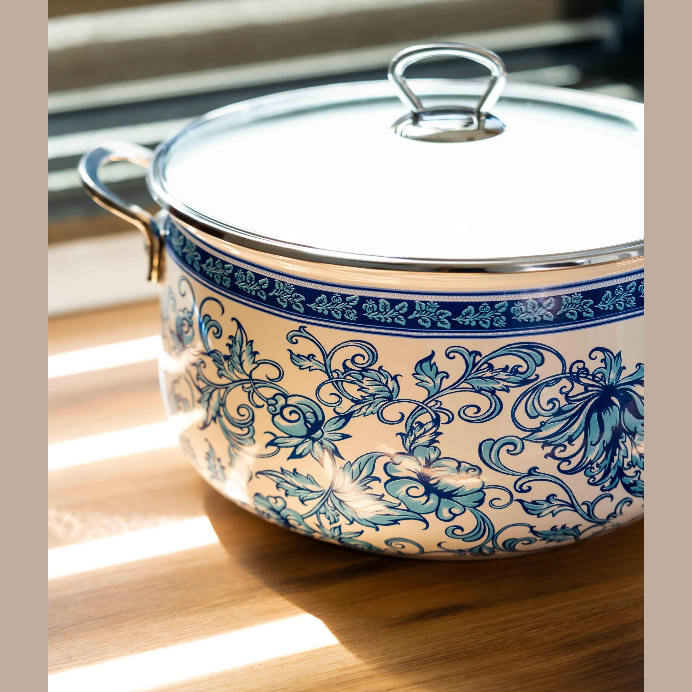 Cratiță emailată Goldmann, design floral albastru