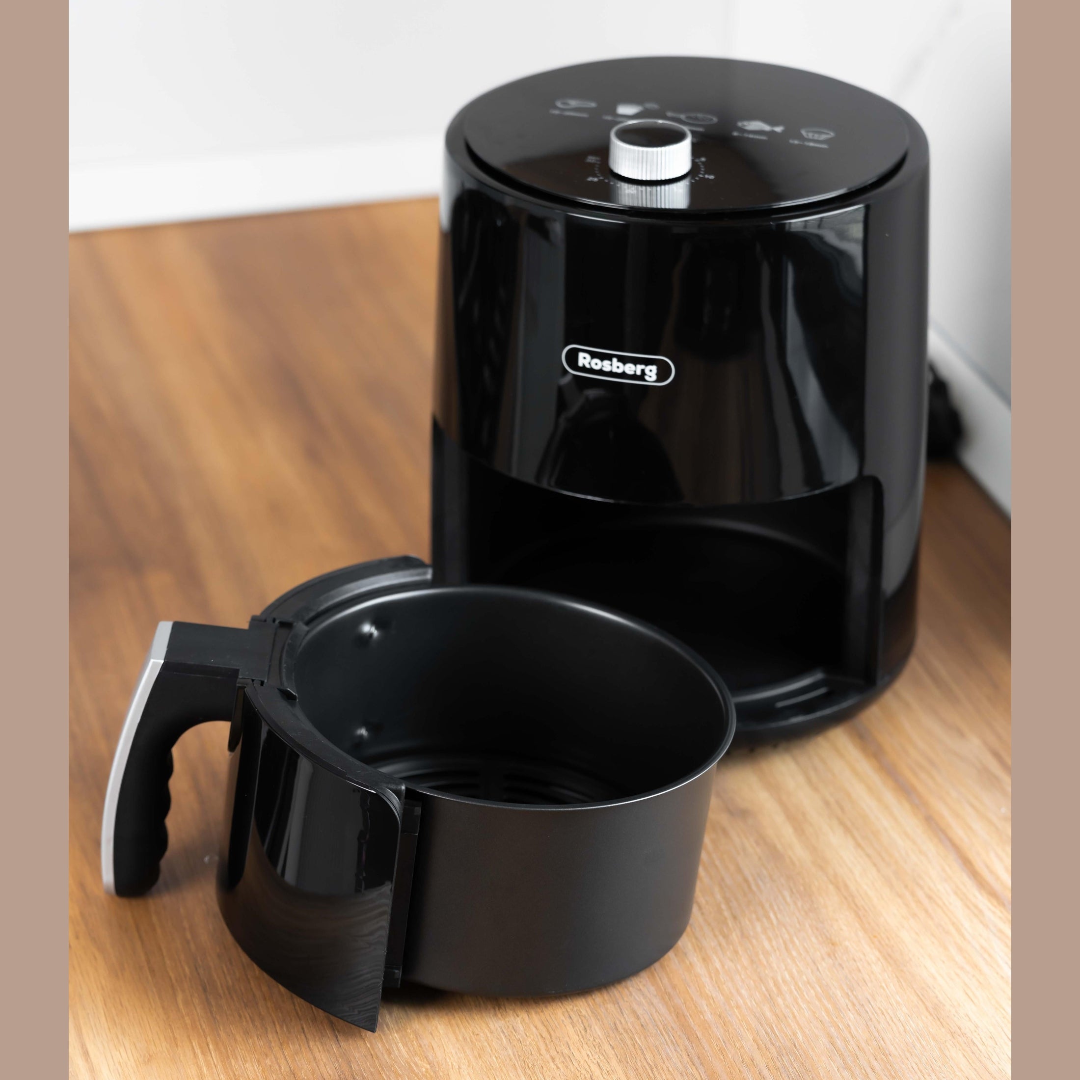 Friteuza AirFryer fără ulei, compactă și ușor de curățat