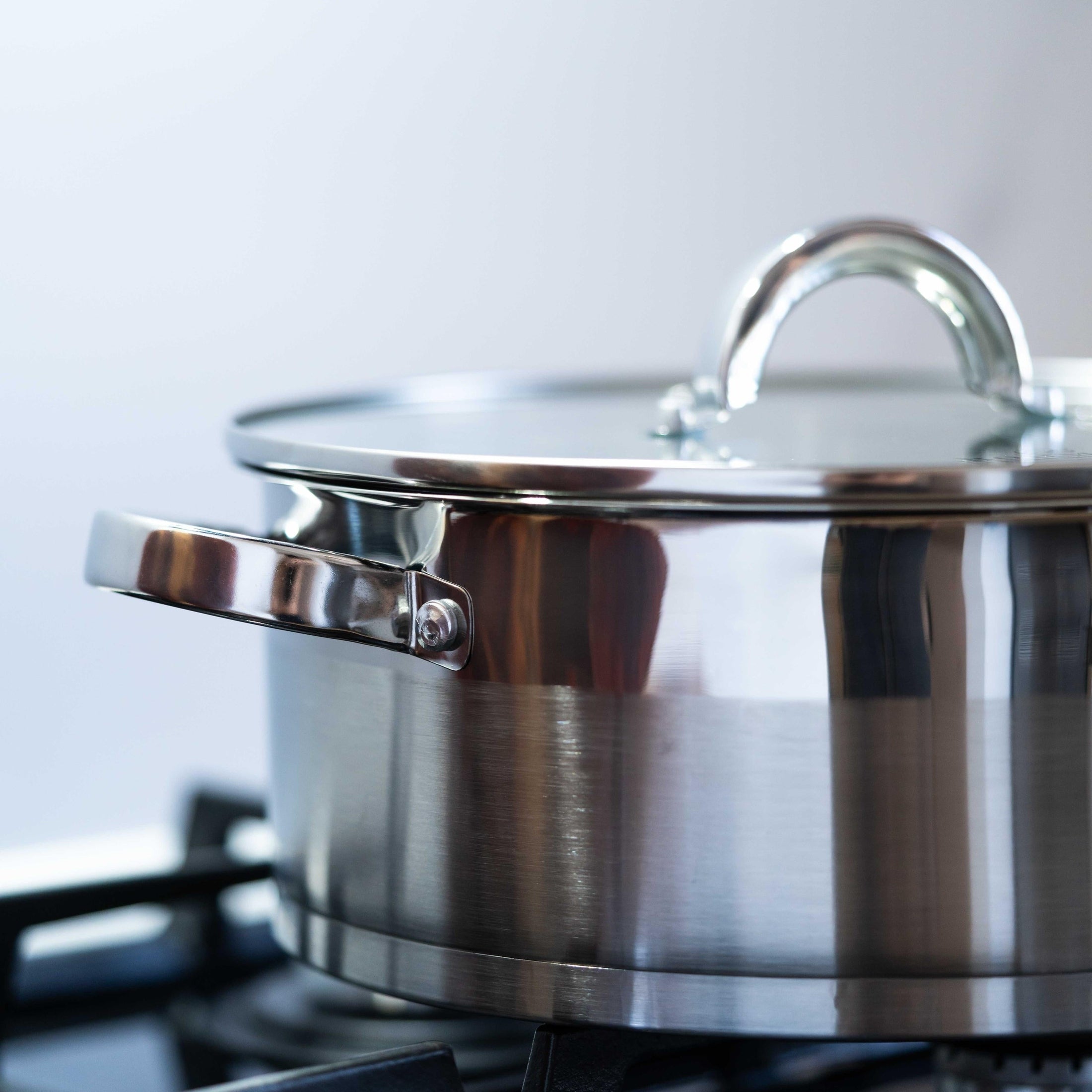 Cratita joasa din inox Bohmann cu capac de sticla