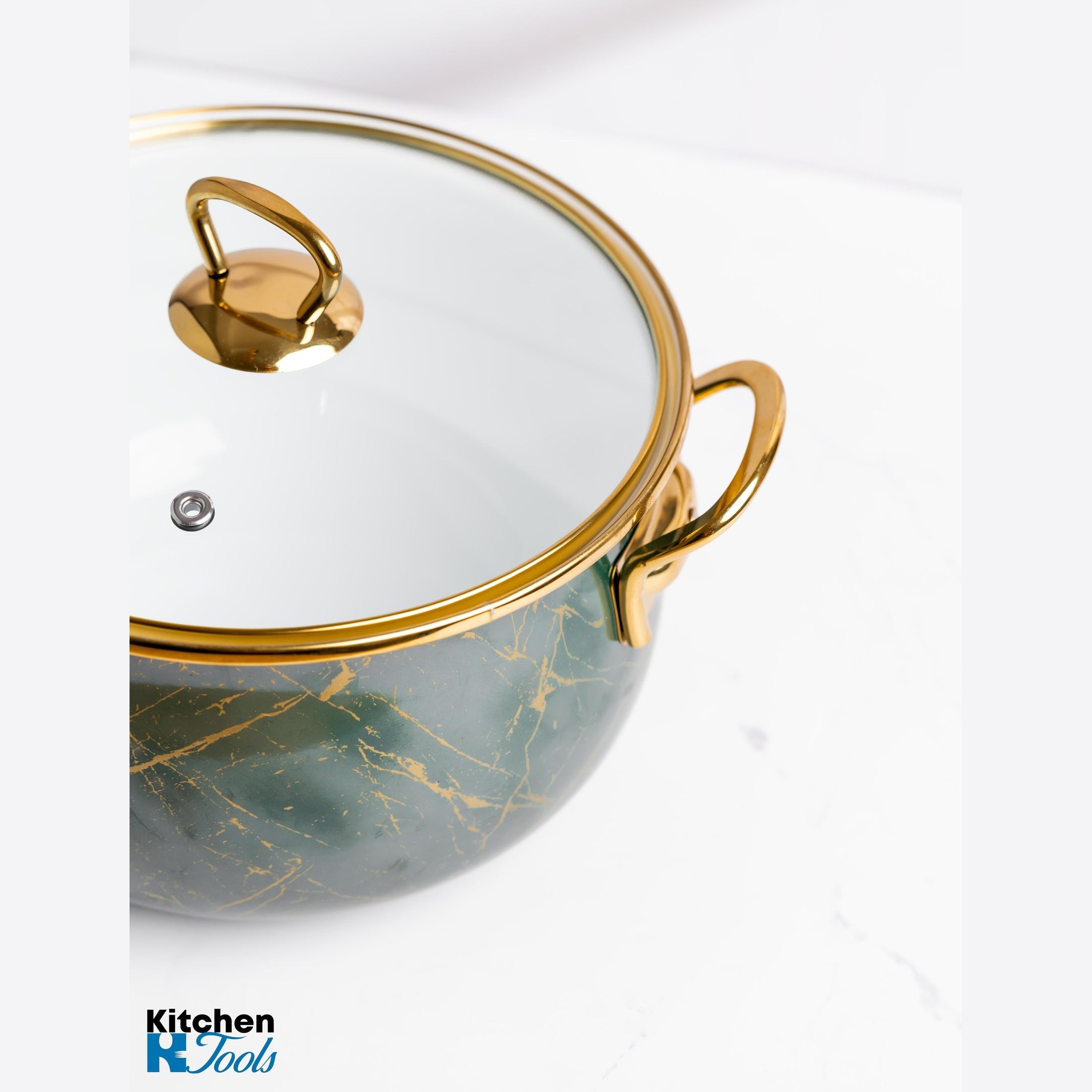 Cratita emailata verde cu manere aurii si capac sticla