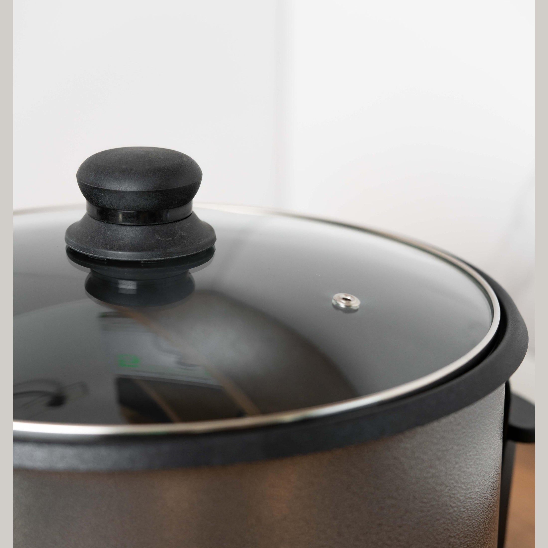 Cratita electrica Rosberg 1500W cu capac sticla