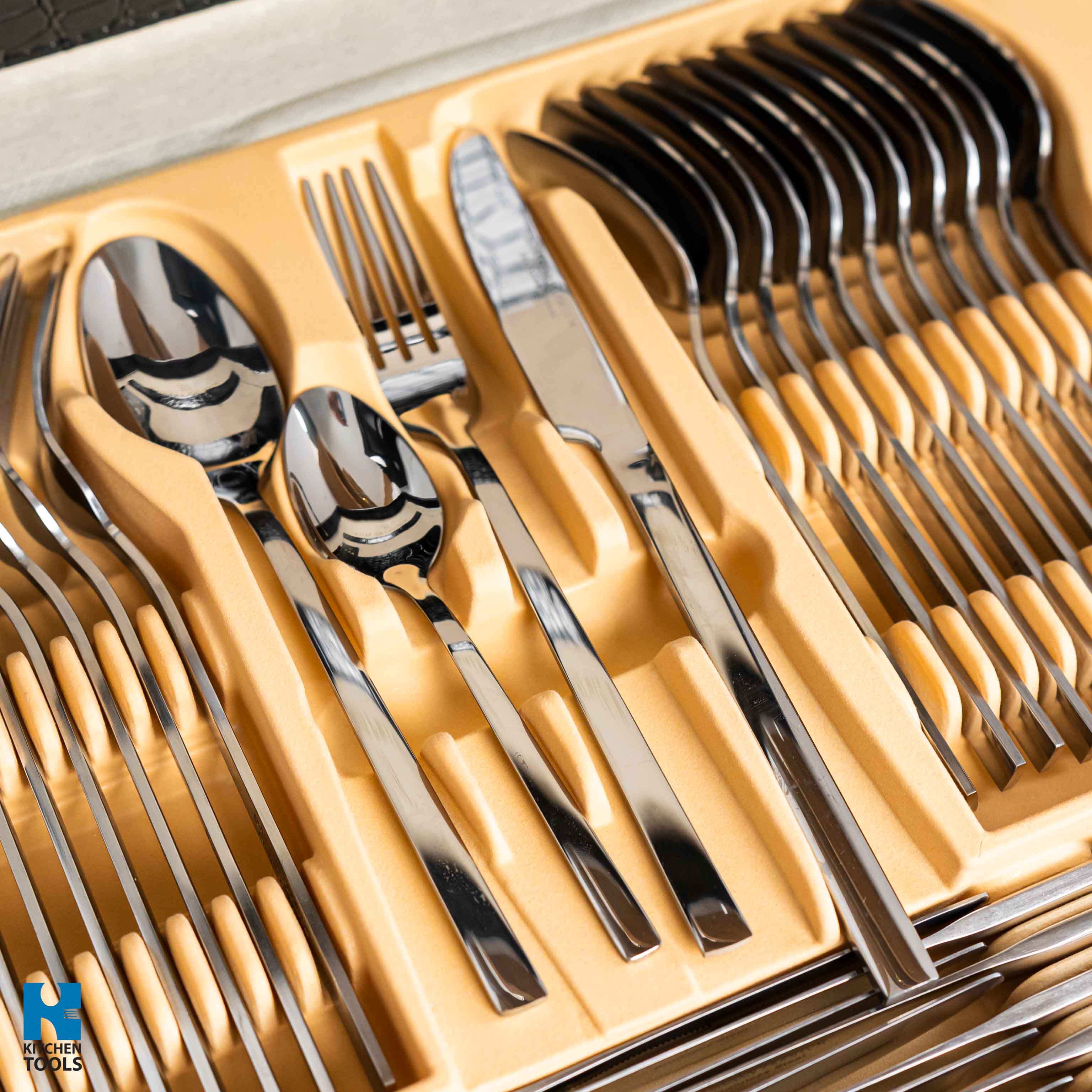 Set tacamuri 72 piese din inox PREMIUM servieta din piele, ideal 12 persoane, Bohmann