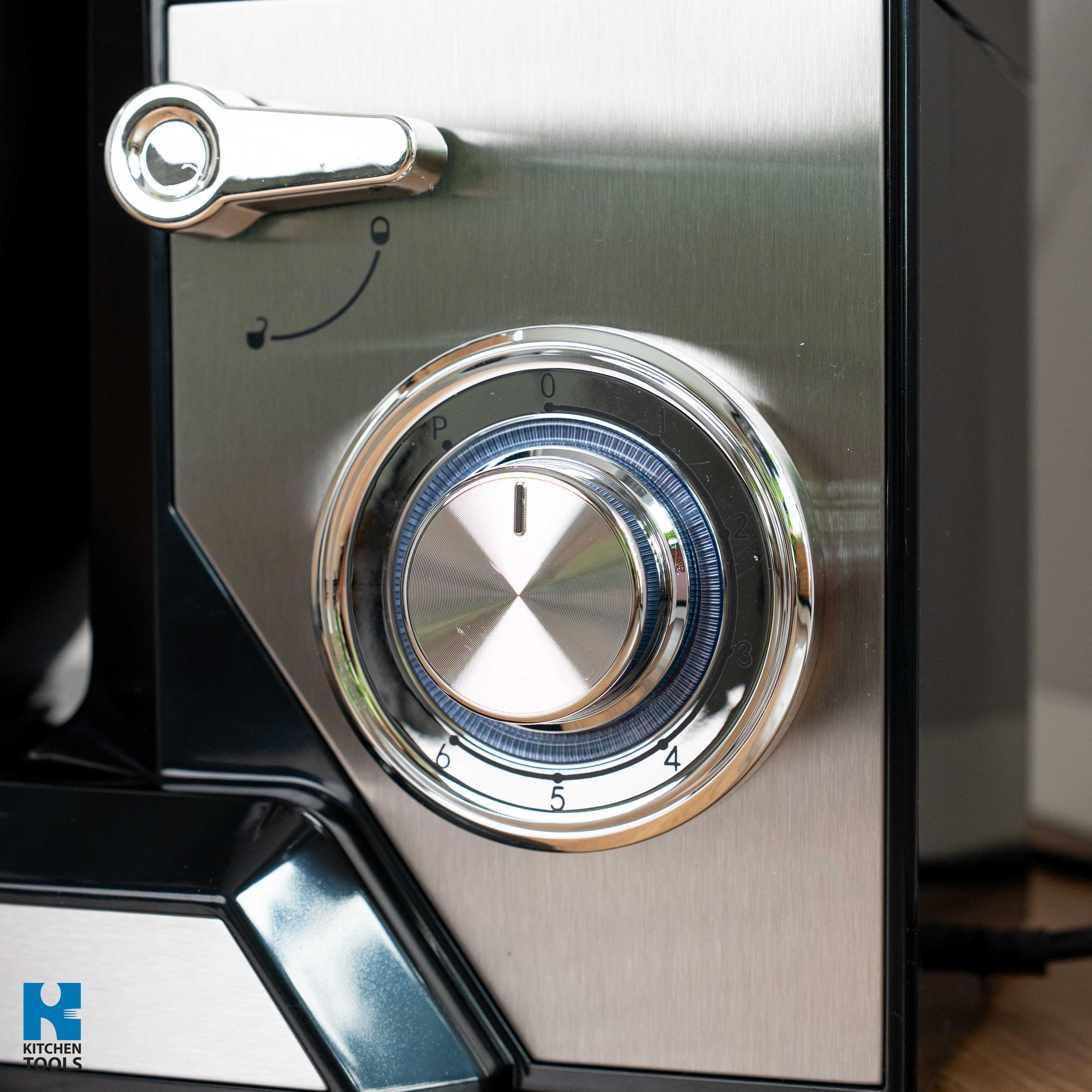 Mixer planetar, 2200 W, Bol 8.5 L Inox, 5 Accesorii, 6 Viteze, Timer/Cronometru, Angrenaje metalice, Carcasa inox, GOLDMANN, Gri