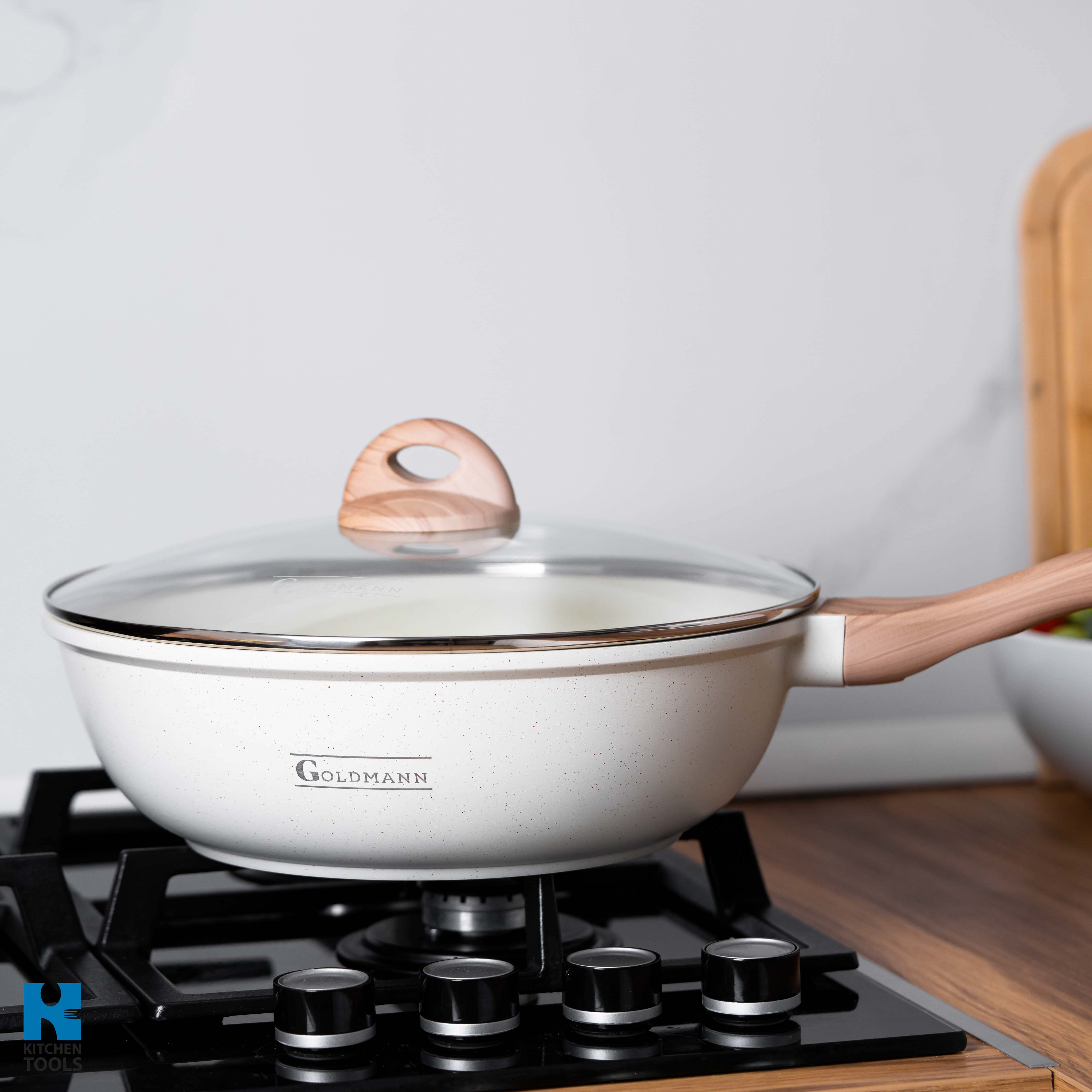Tigaie Wok aluminiu turnat, 30x9.5 cm, Goldmann, capac termorezistent, acoperire ceramica, maner soft touch