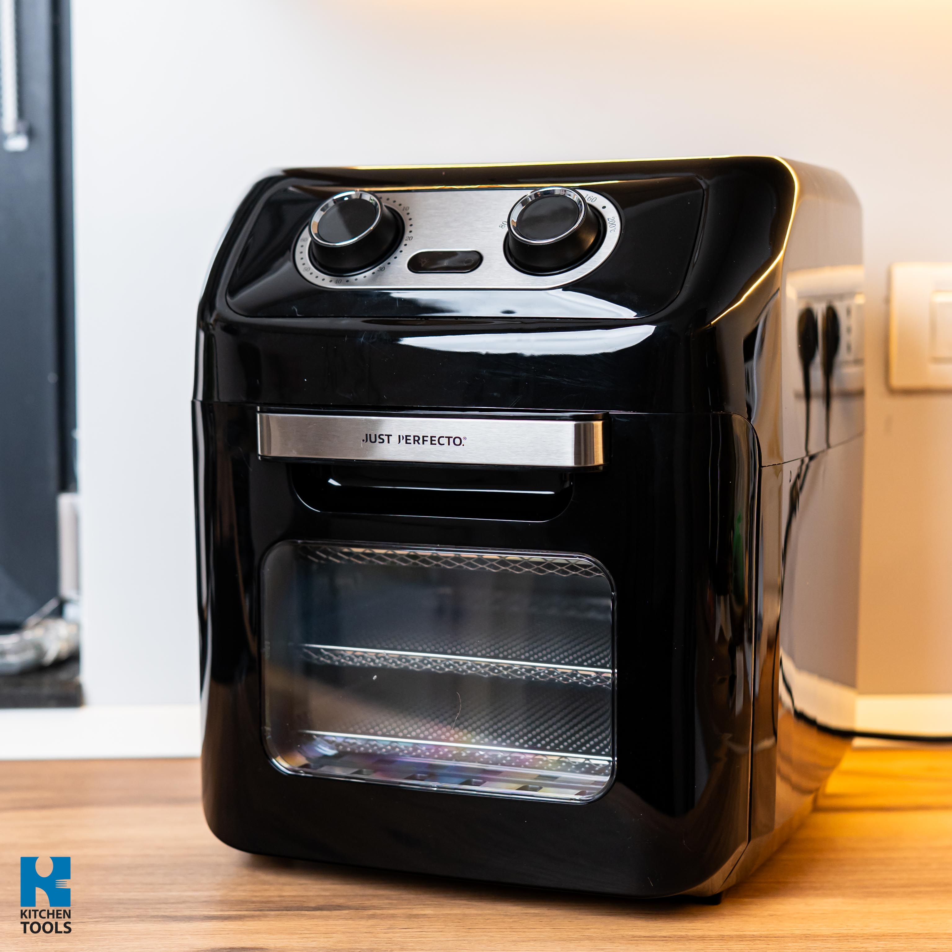 Cuptor Airfryer XXL 12 in 1, 3 zone de gatit, 1800W, 12litri, 12 programe, 7 accesorii, 200°C, timer 60 minute