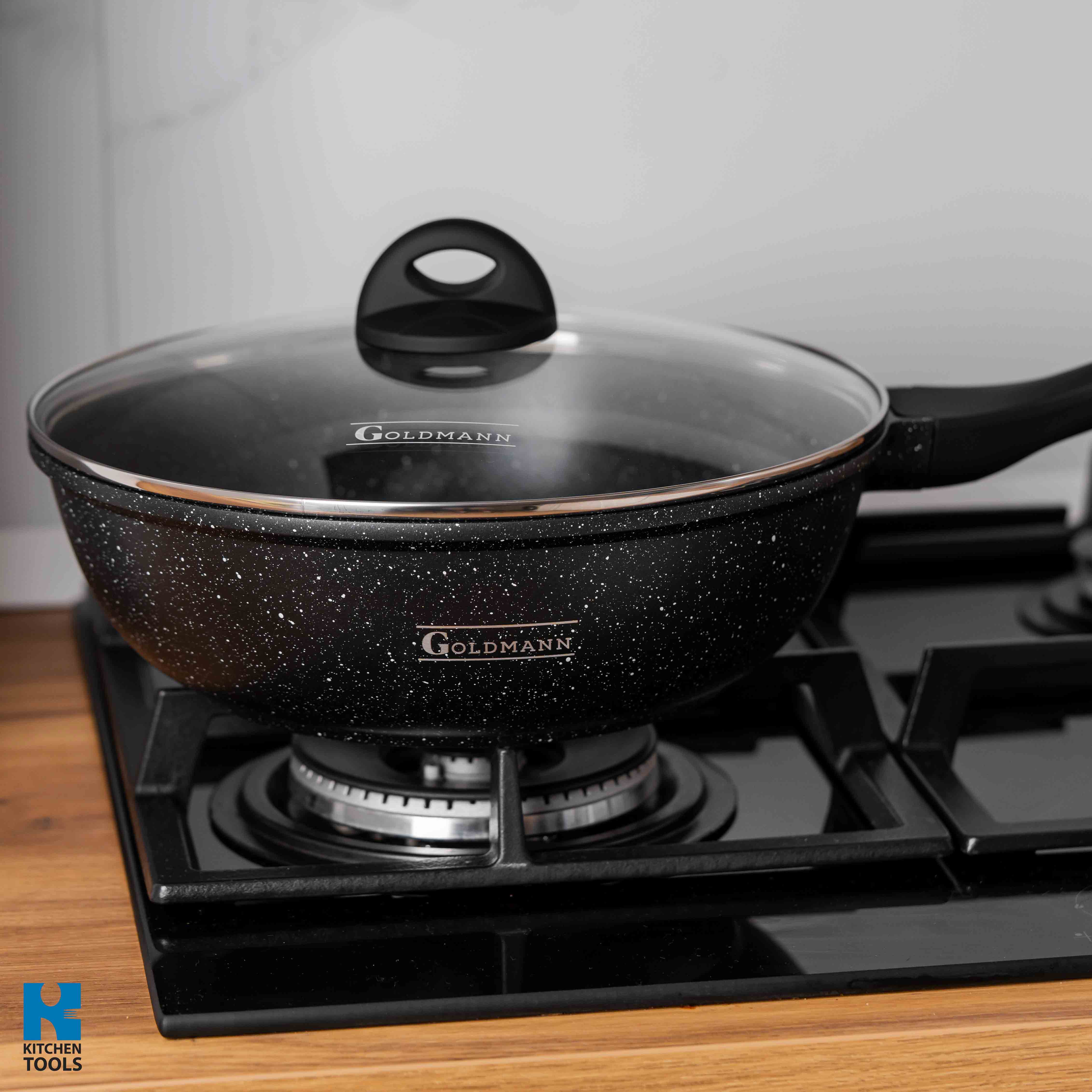 Tigaie Wok aluminiu turnat, 30x9.5 cm, Goldmann, capac termorezistent, acoperire ceramica, maner soft touch