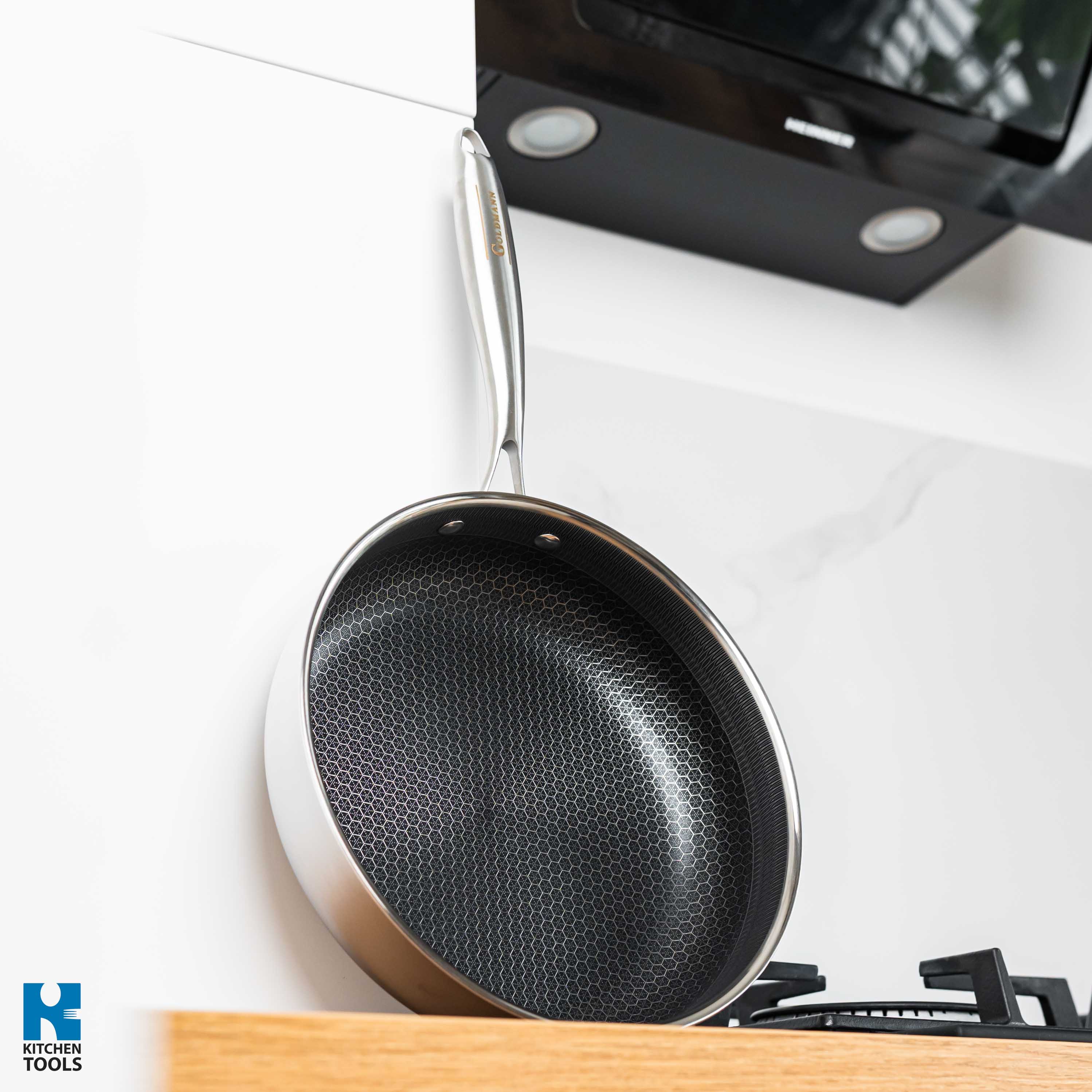 Tigaie inalta hybrid FUSIONHEX PRO, 24x6cm, capac sticla, suprafata anti-zgarieturi, antiaderenta, inox 18/10, Goldmann