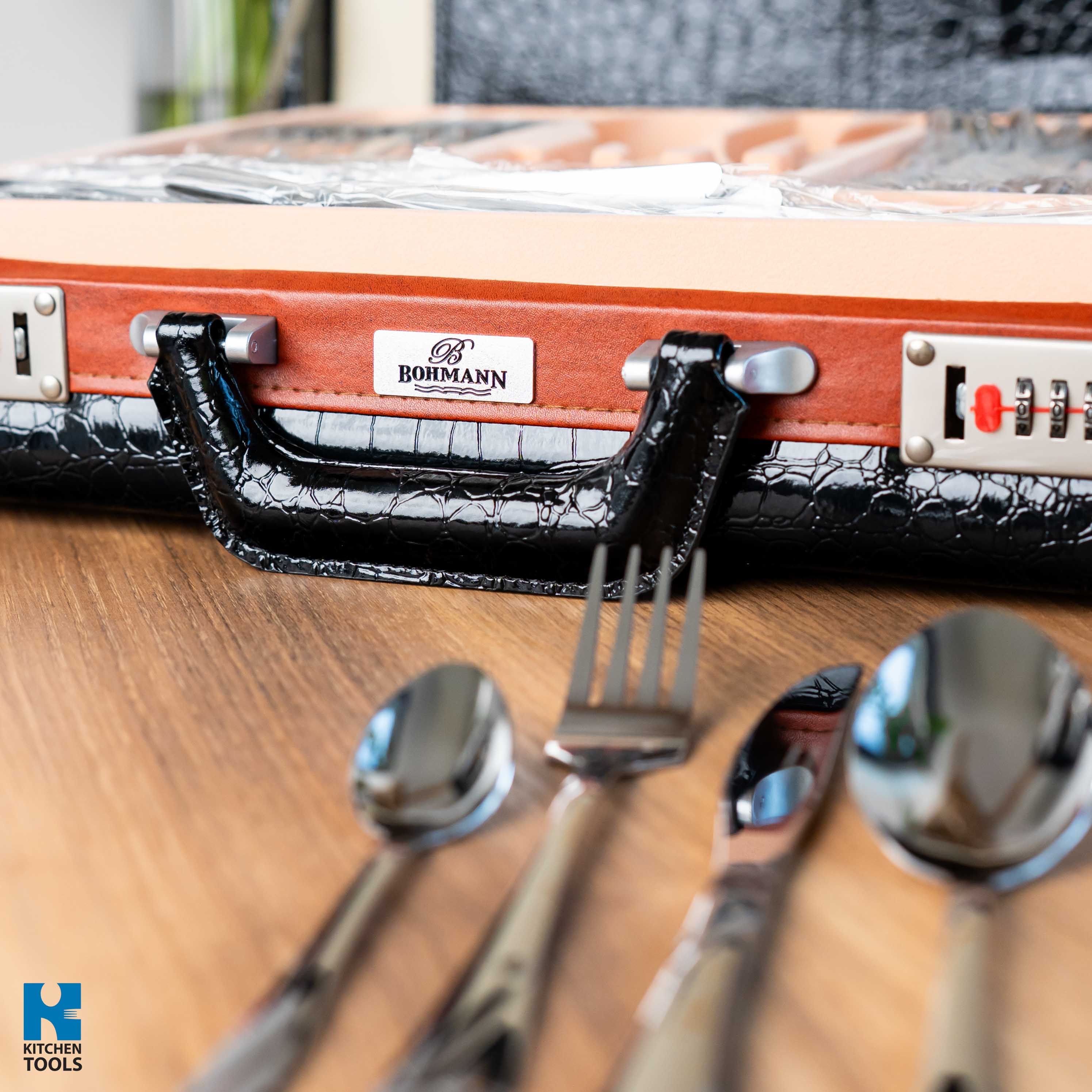 Set tacamuri din inox 72 piese Bohmann, cu diplomat negru , model oglinda