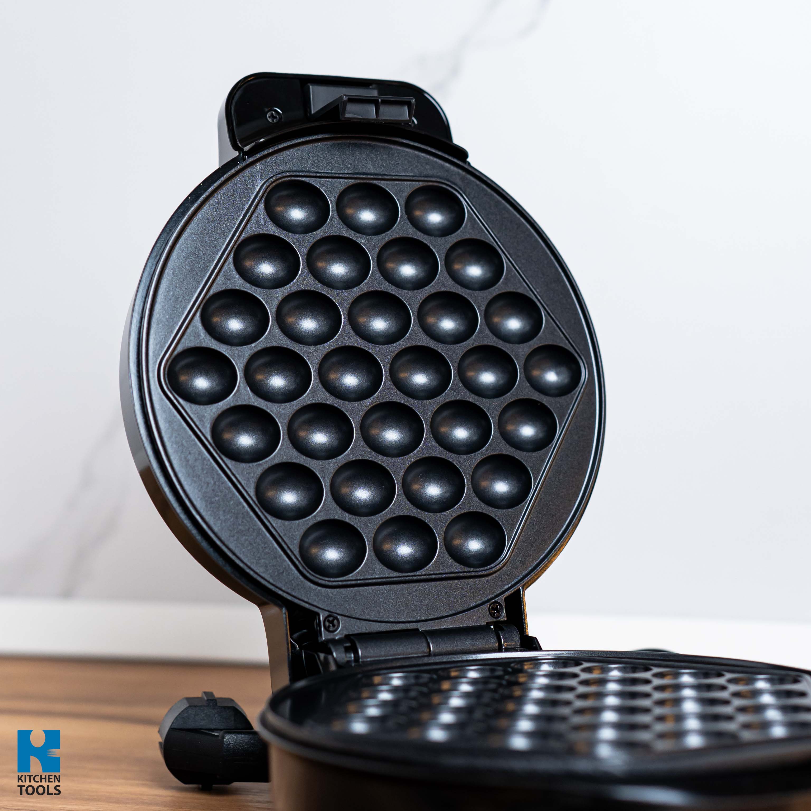 Aparat pentru bubble waffle Rosberg, 1000W, negru, cu picioruse anti-alunecare, invelis interior non-stick