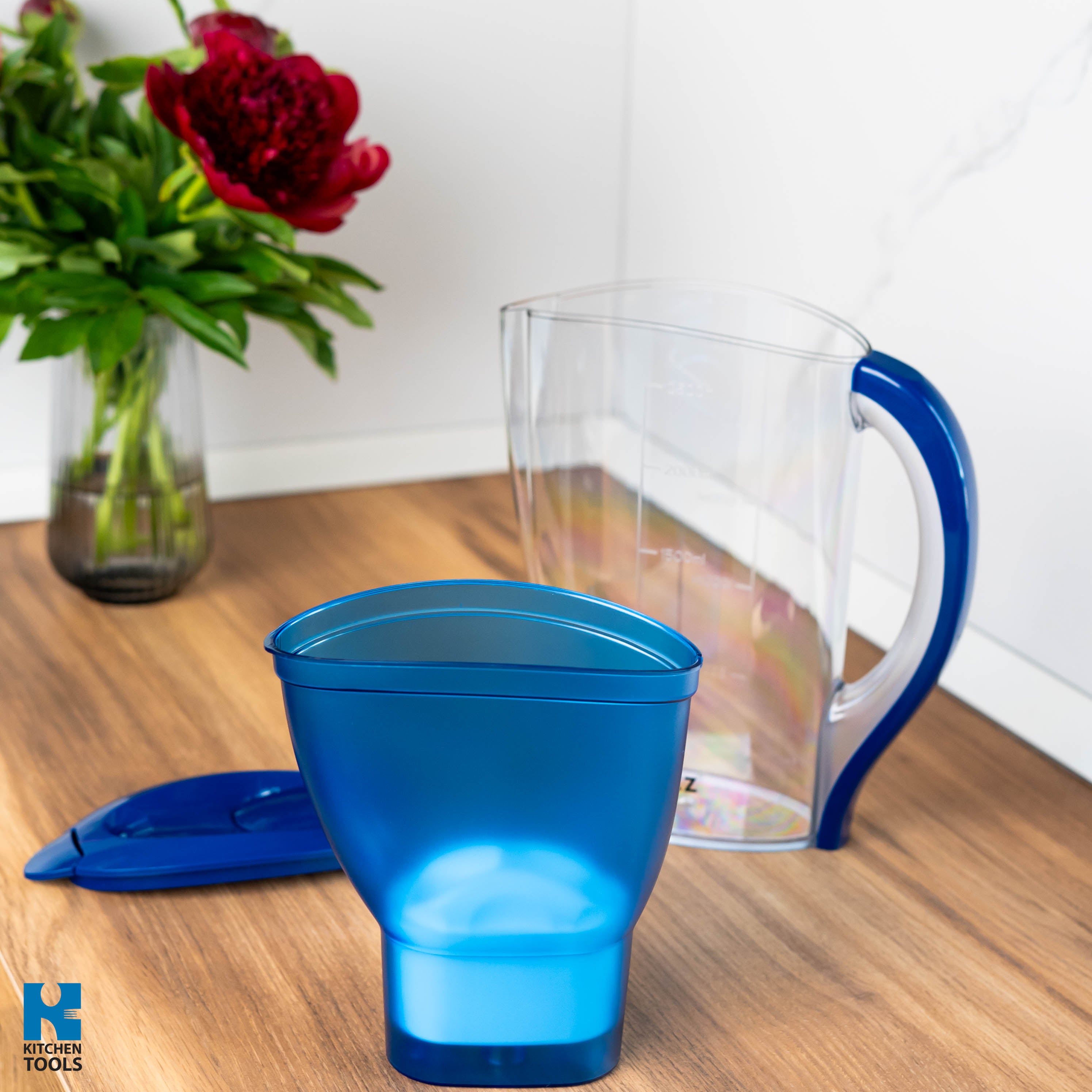 Cană filtrantă apă, capacitate 2.5 L, cu filtru rasina si carbon, indicator uzare filtru, Oliver Voltz