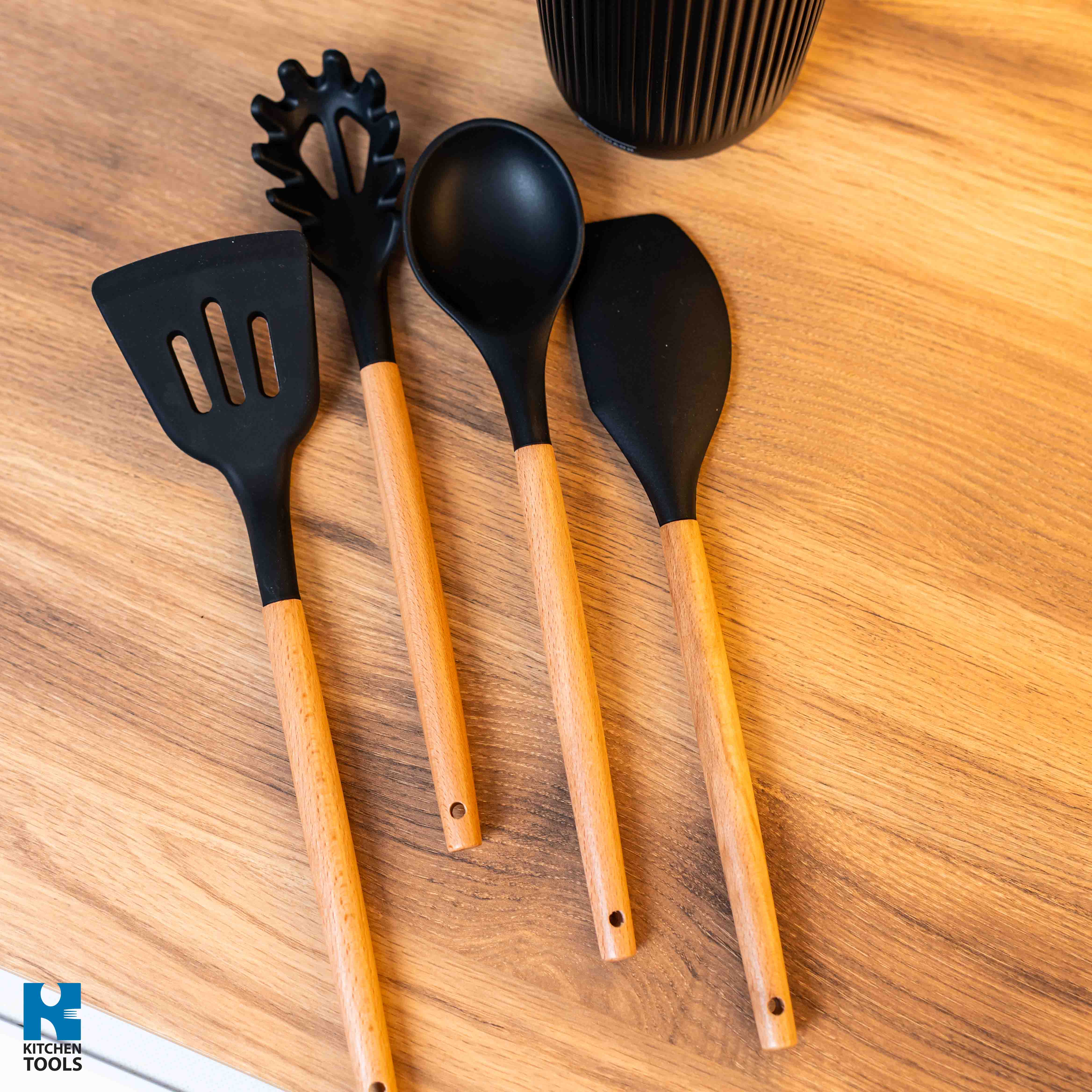 Set ustensile de bucatarie din silicon, 10 piese, maner din lemn, suport inclus, negru, Goldmann