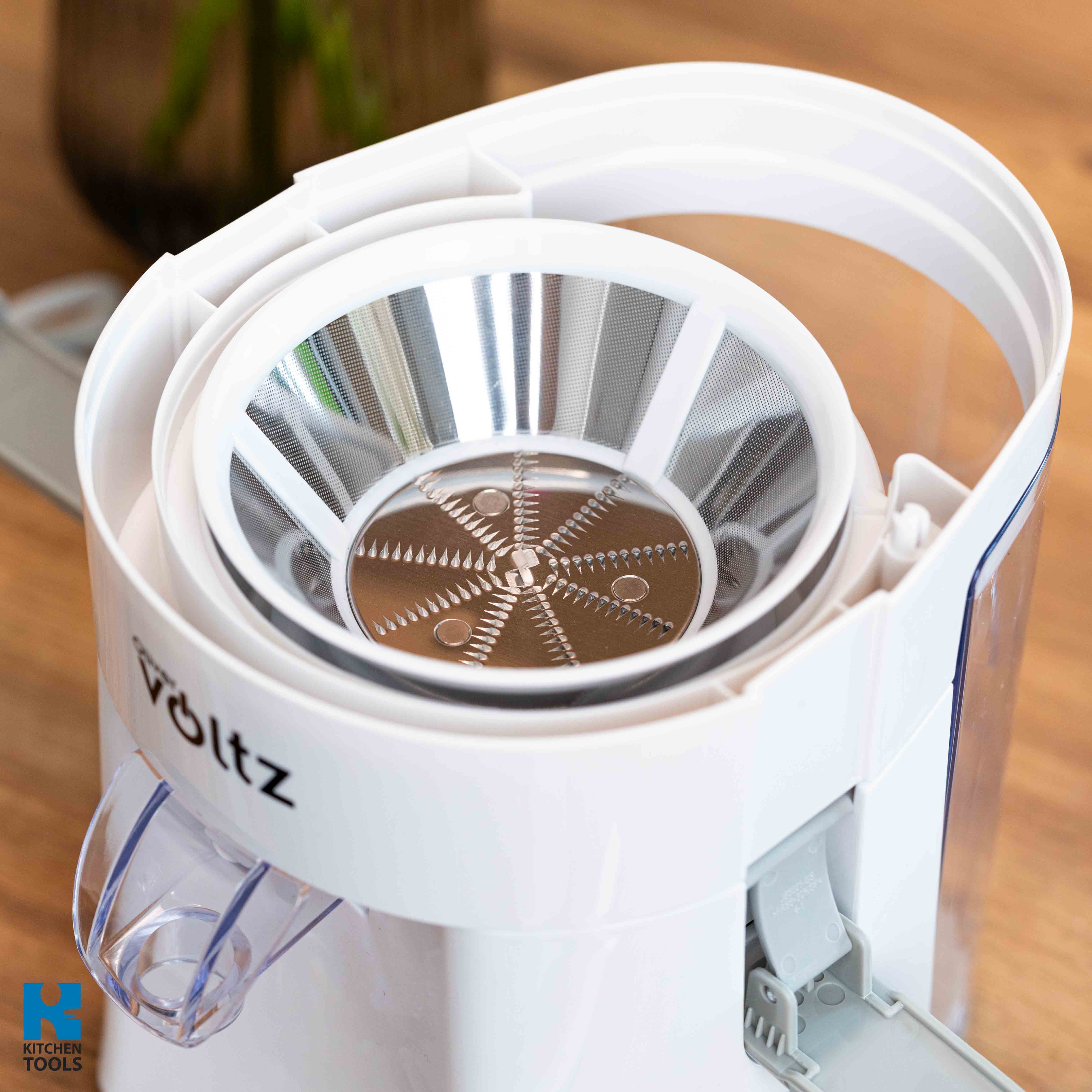 Storcator electric de fructe/legume, 400W, 600 ml, 2 viteze, sita metalica, Oliver Voltz, alb