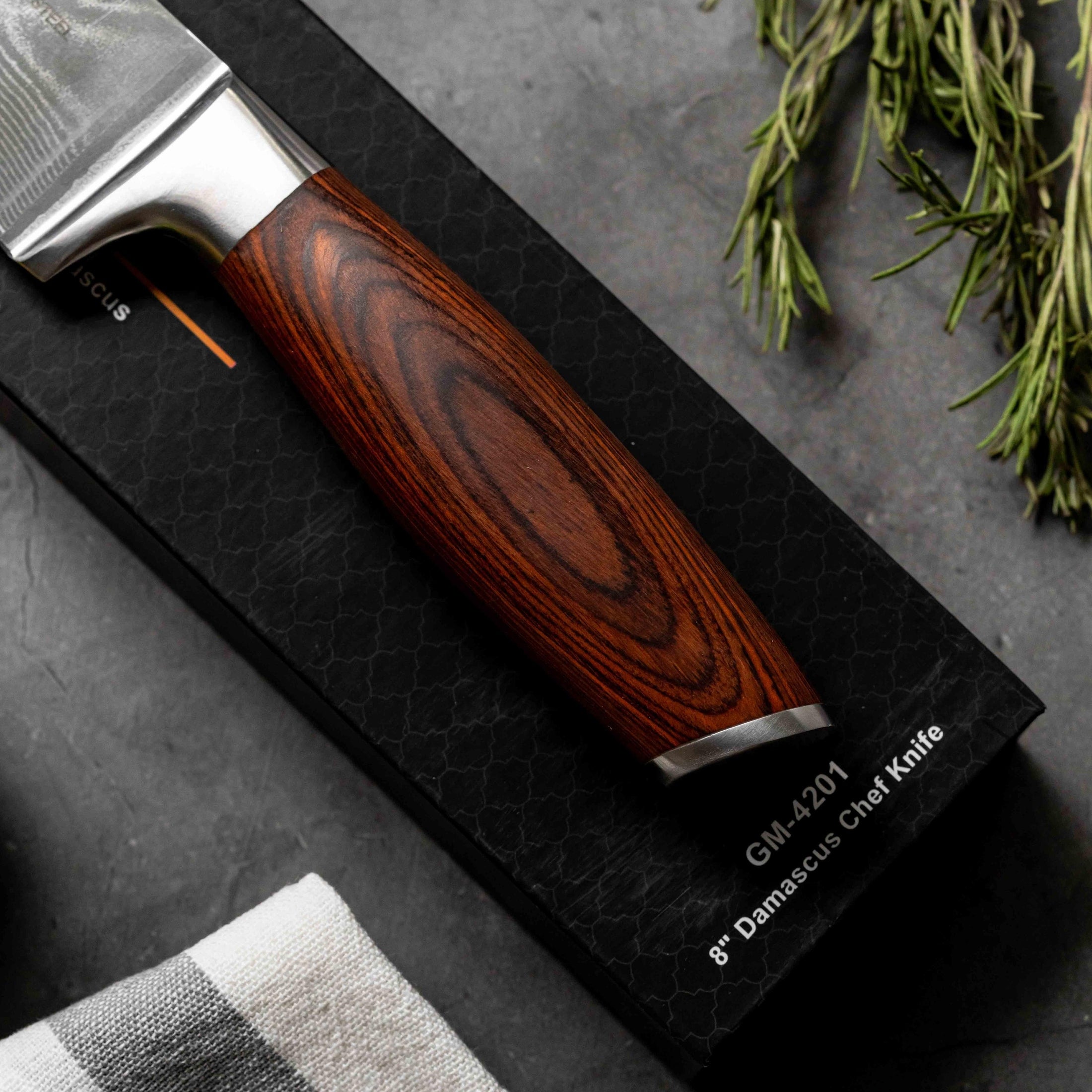 Cuțit profesional DAMASC, VG10, 67 Straturi, maner lemn