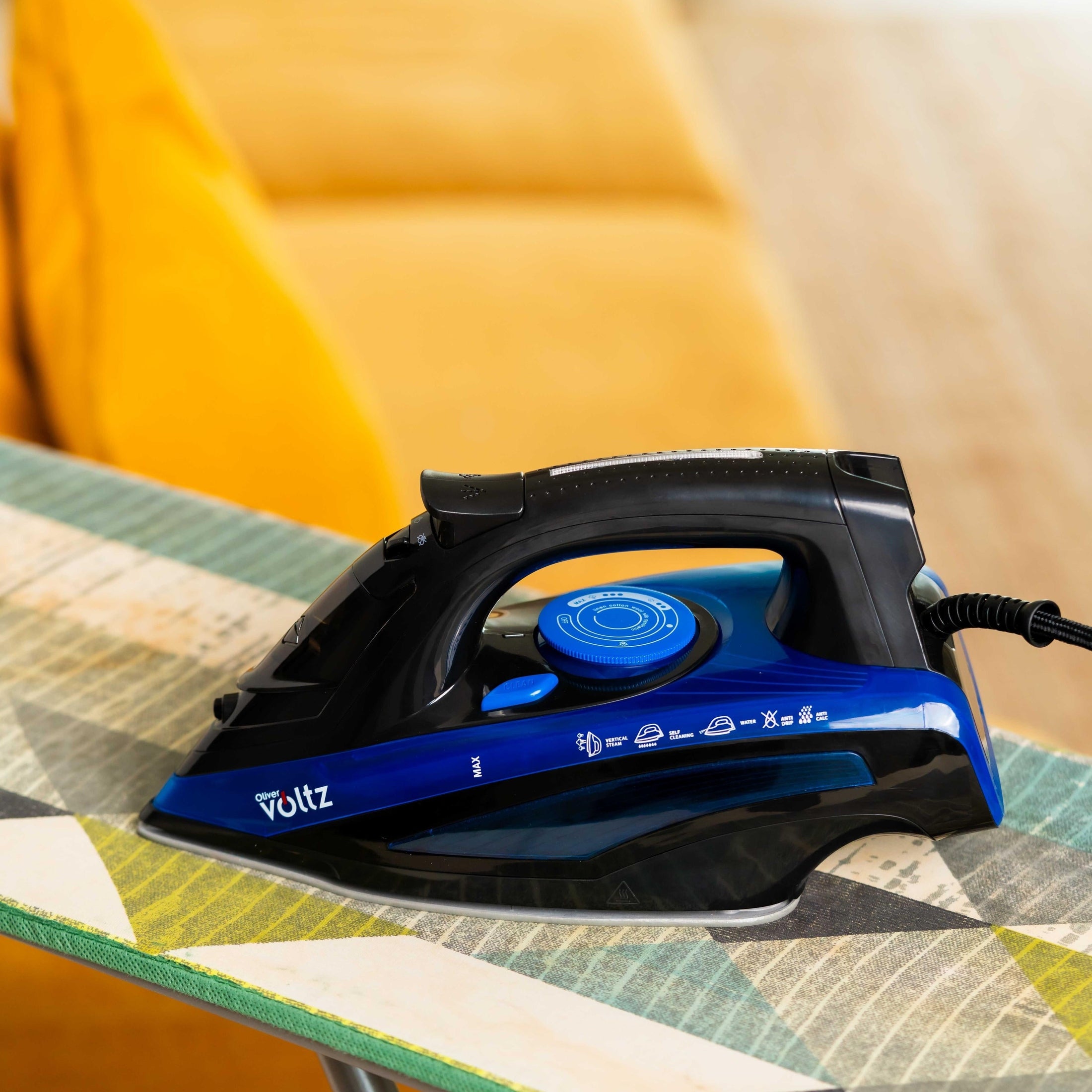 Fier de calcat albastru cu aburi Oliver Voltz