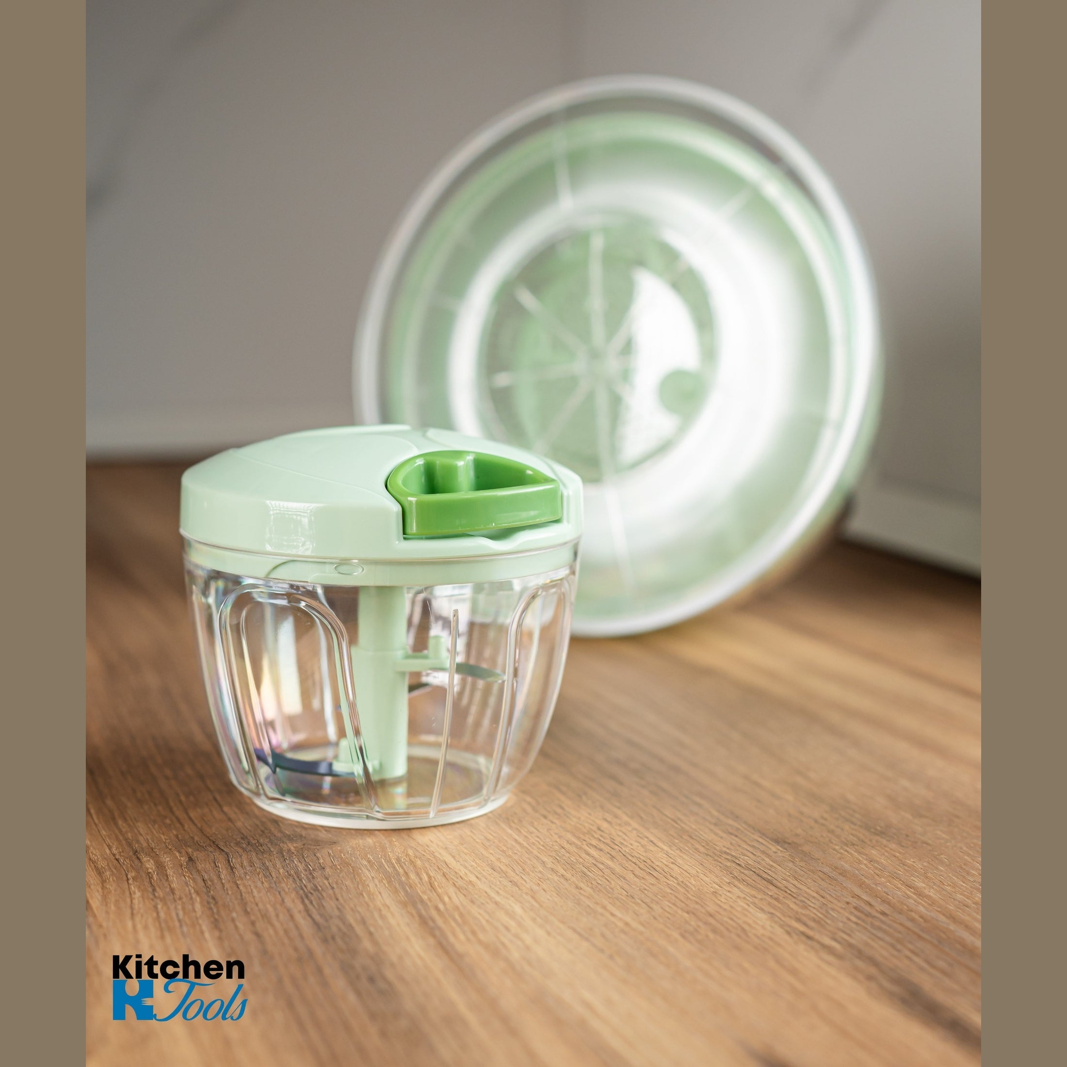 Set Uscător Salată 24,5 cm / 4 L + Tocător Manual cu 3 Lame 0,65 L – pentru Legume, Fructe, Nuci, Gheata - Oliver Voltz