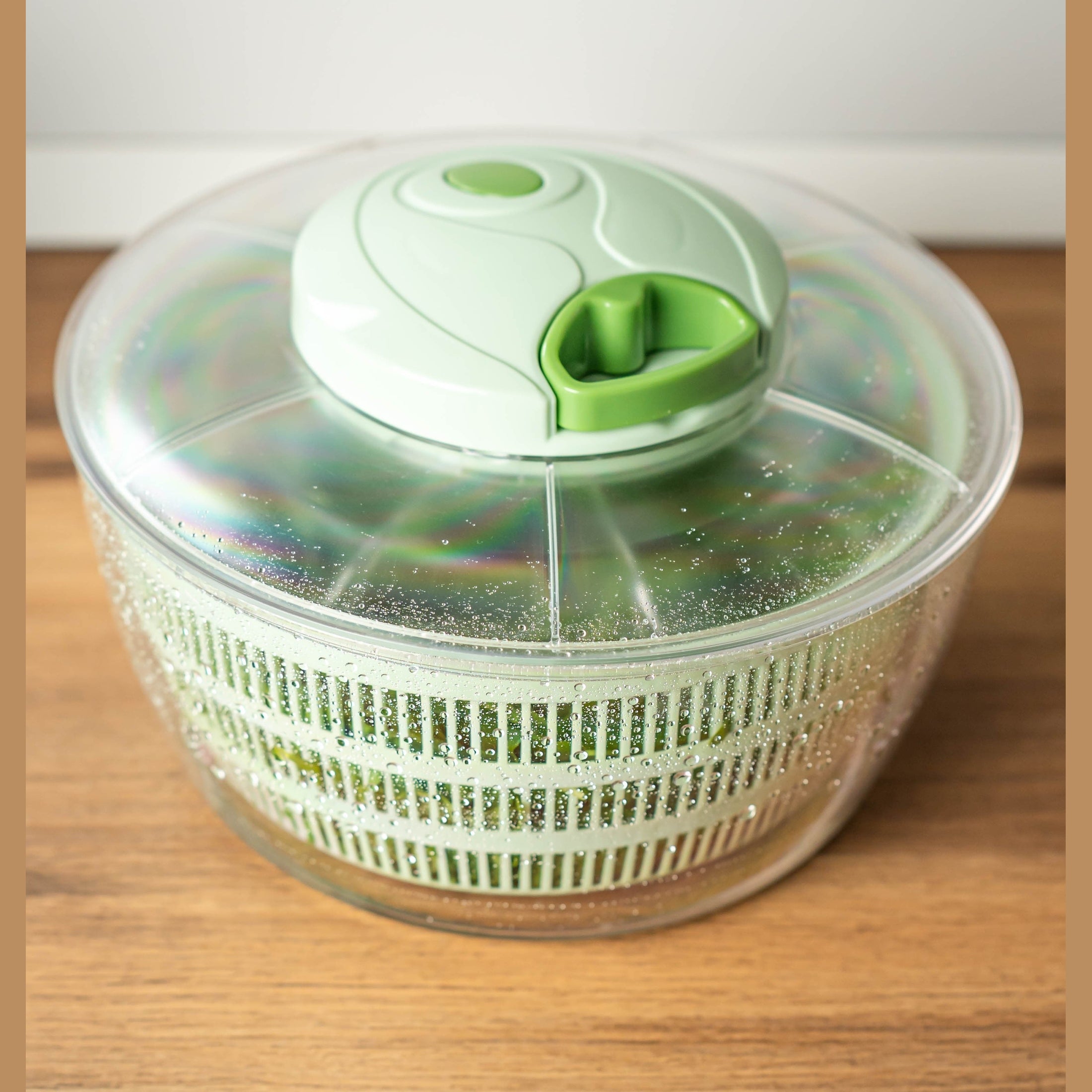 Set Uscător Salată 24,5 cm / 4 L + Tocător Manual cu 3 Lame 0,65 L – pentru Legume, Fructe, Nuci, Gheata - Oliver Voltz