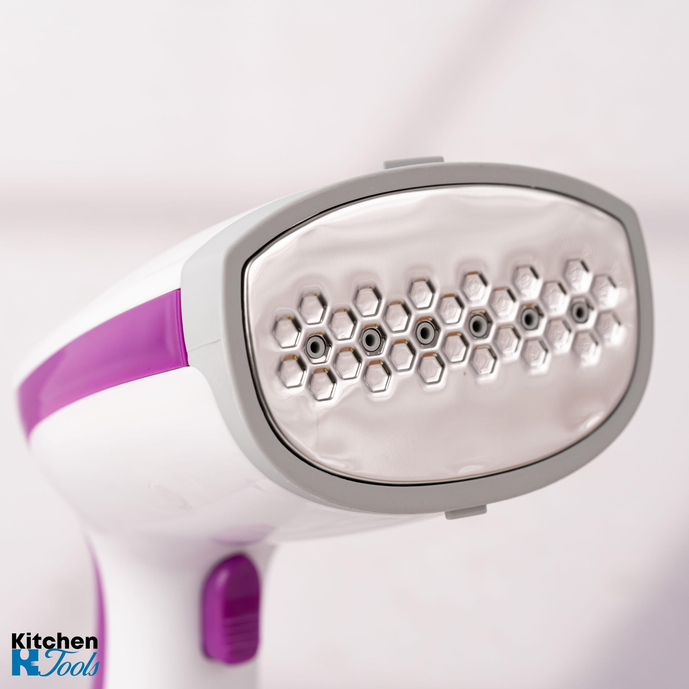 Aparat de calcat vertical cu aburi Oliver Voltz, roz