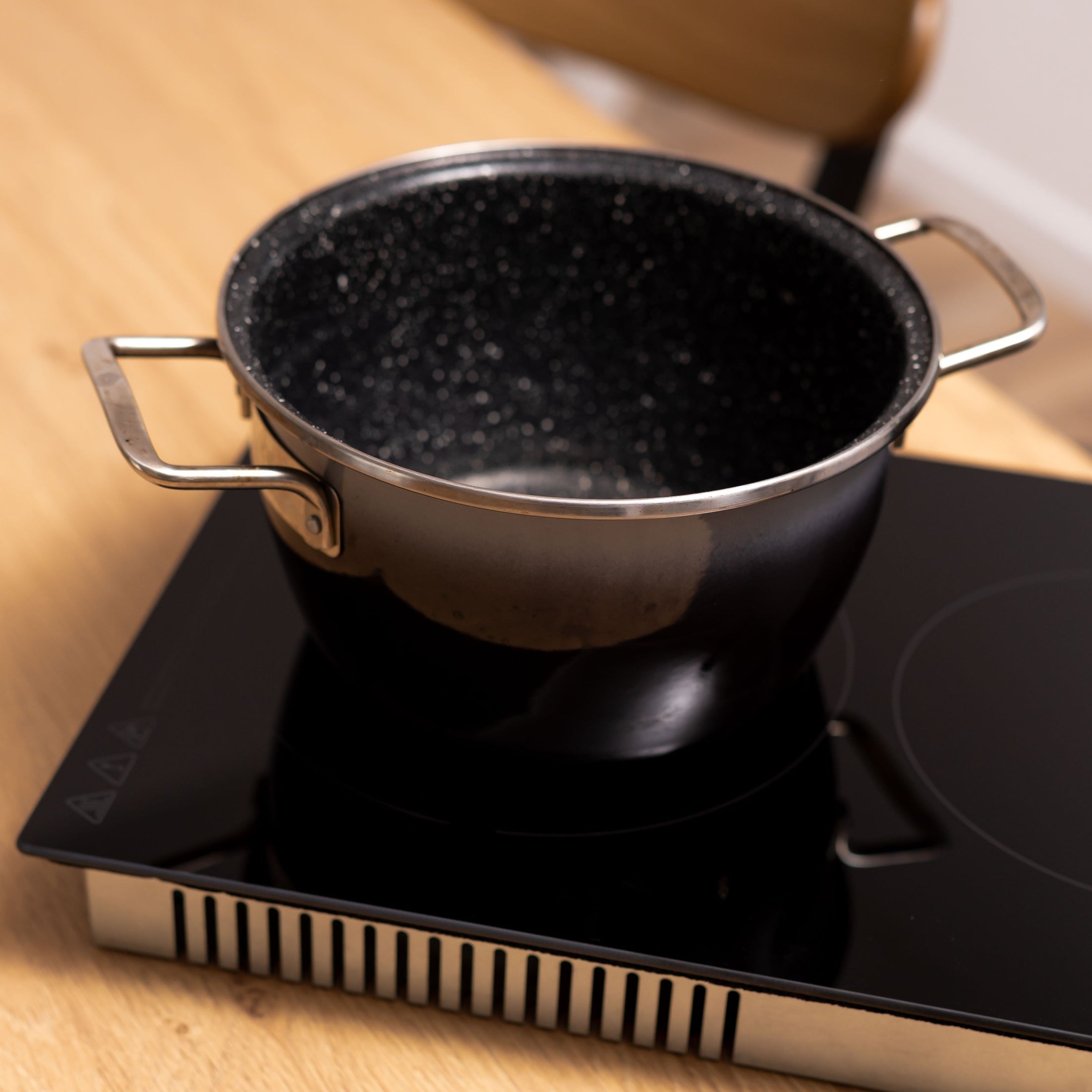 Plita Ceramica Neagra cu Timer Oliver Voltz