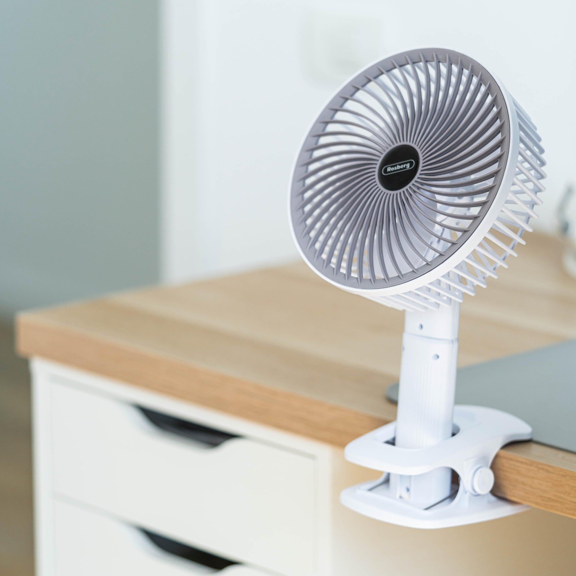 Ventilator portabil pentru birou Rosberg alb