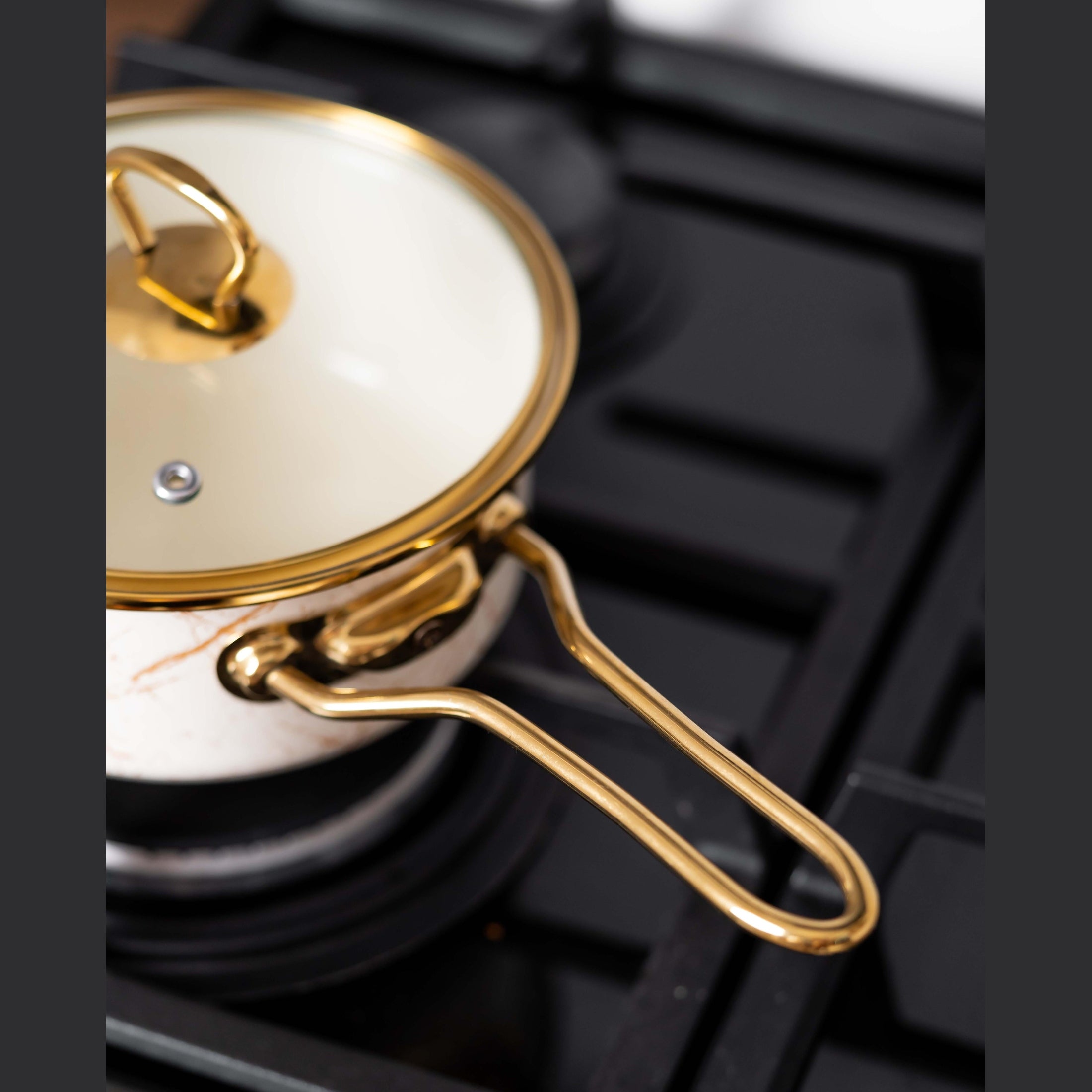 Cratiță emailată Goldmann, bej, 1.5L, manere aurii