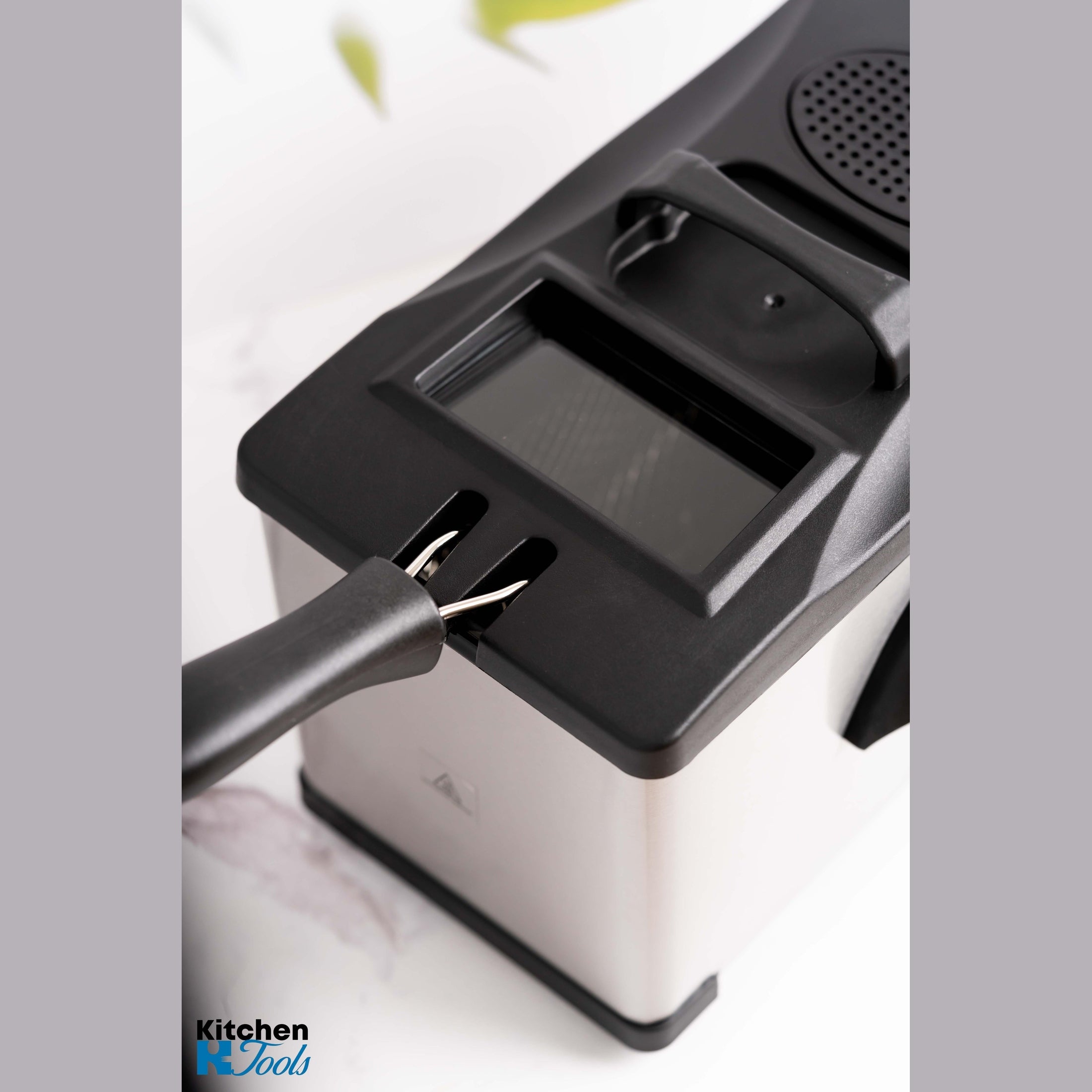 Friteuza Voltz 3L, 2200W, inox argintiu/negru