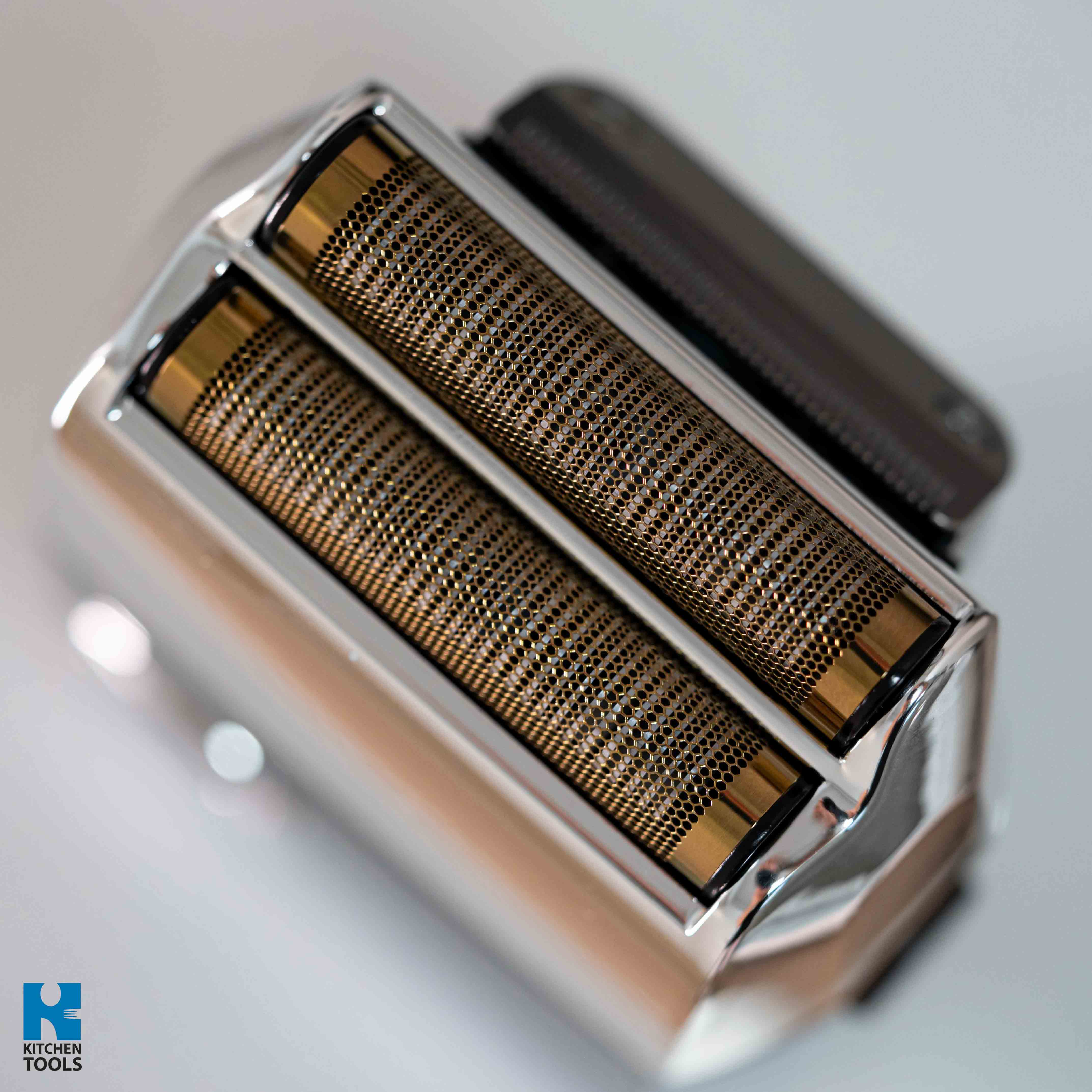 Aparat de ras 2 in 1, cu trimmer, 3 trepte de viteza, 5W, LCD, 1400mAh, rezistent la apa IPX4, Oliver Voltz, argintiu