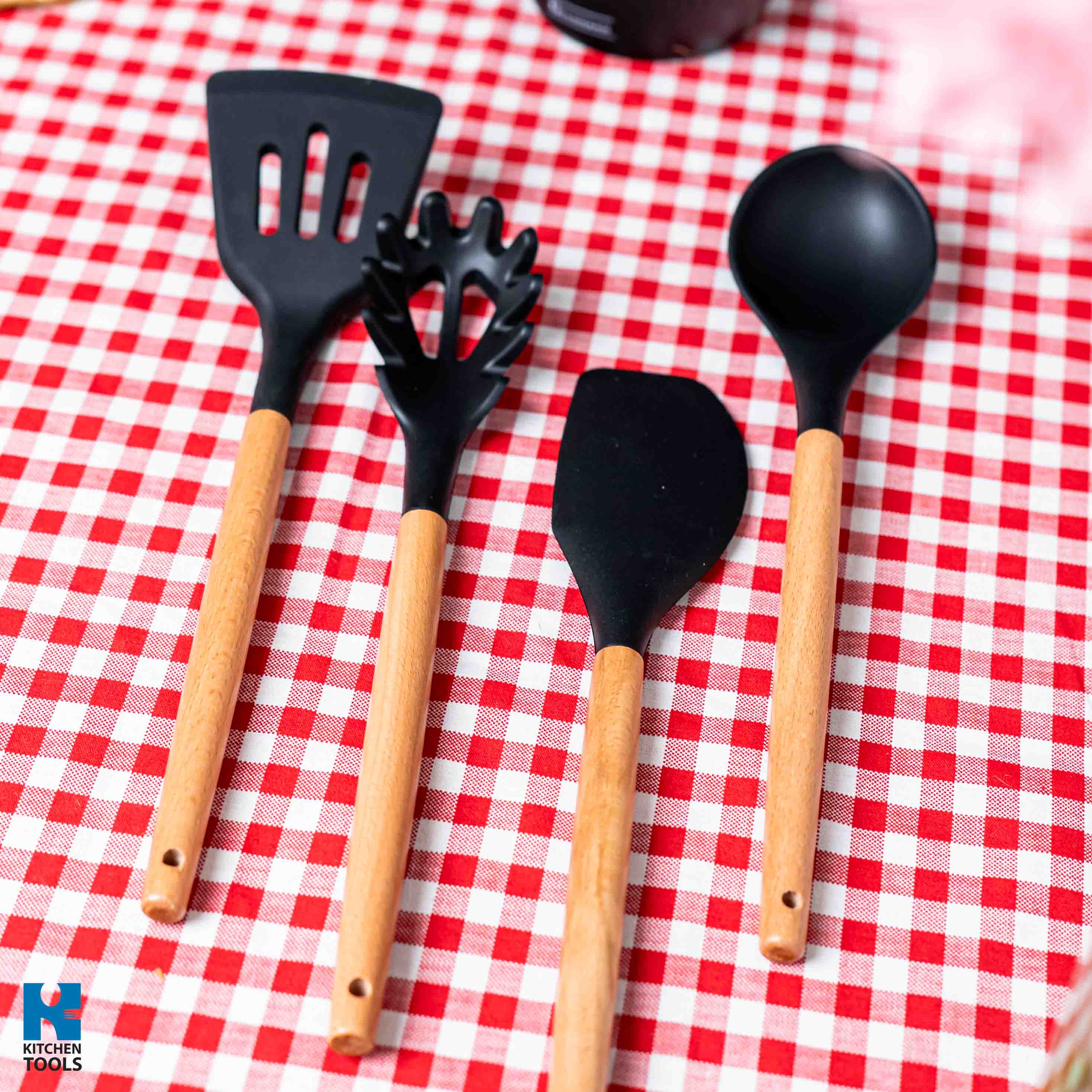 Set ustensile de bucatarie din silicon, 10 piese, maner din lemn, suport inclus, negru, Goldmann