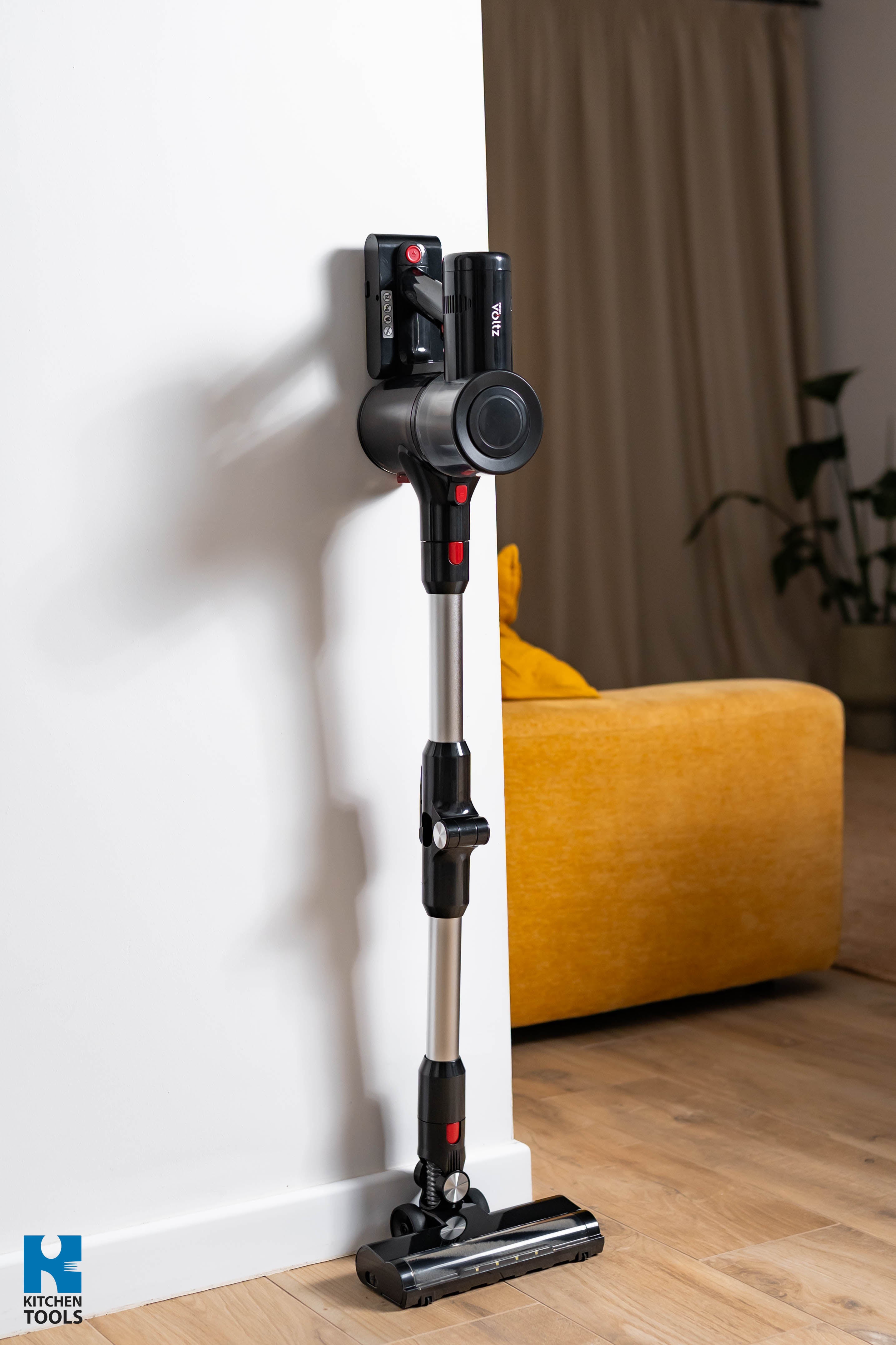 Aspirator VERTICAL fara fir 2in1, 150W, 16.5KPA, 0.7litri, 2 trepte, 45 min, perie iluminata, 4 accesorii, Oliver Voltz