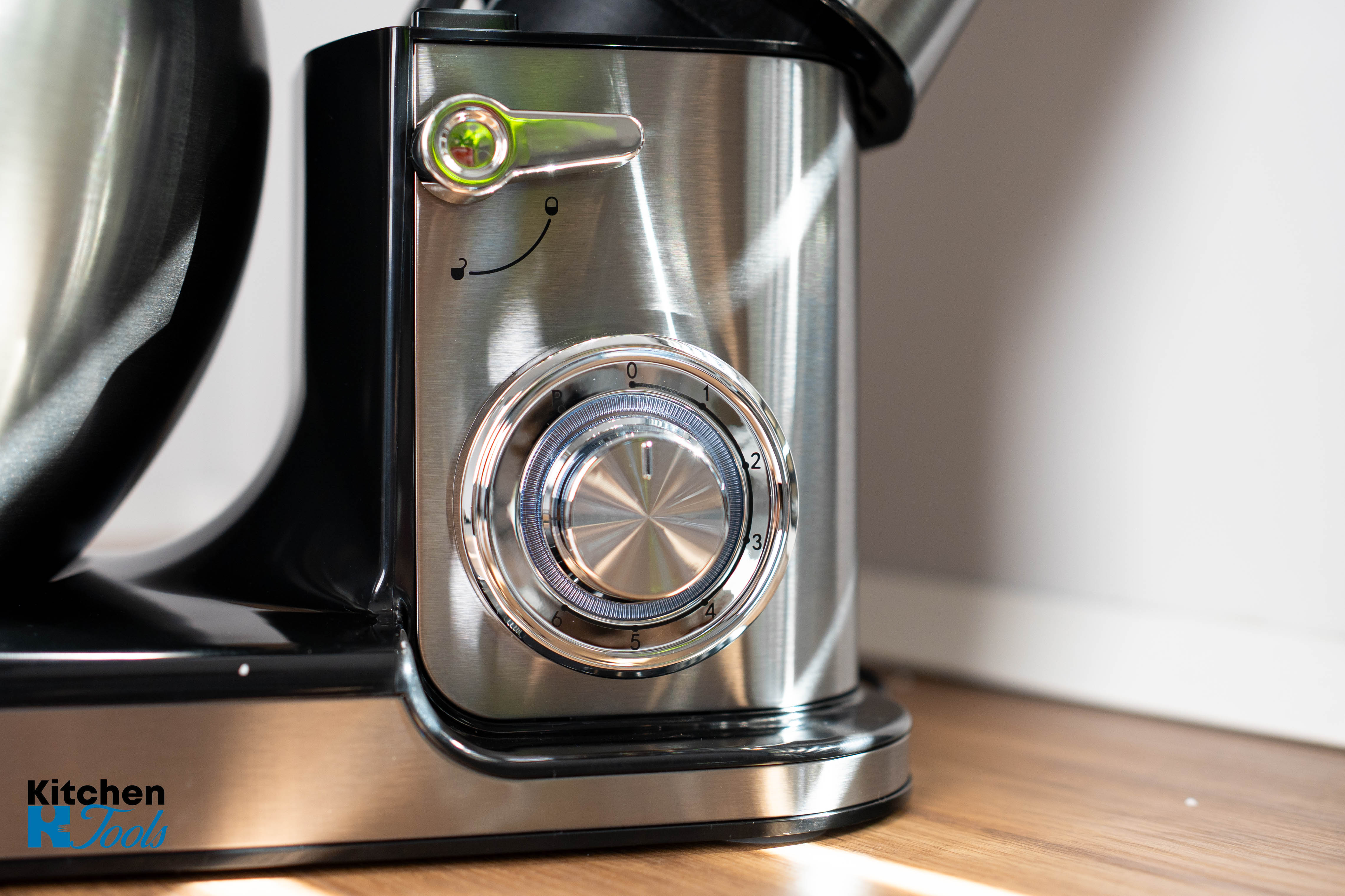 Mixer planetar, 2200 W, Bol 8.5 L Inox, 5 Accesorii, 6 Viteze, Timer/Cronometru, Angrenaje metalice, Carcasa inox, GOLDMANN, Gri