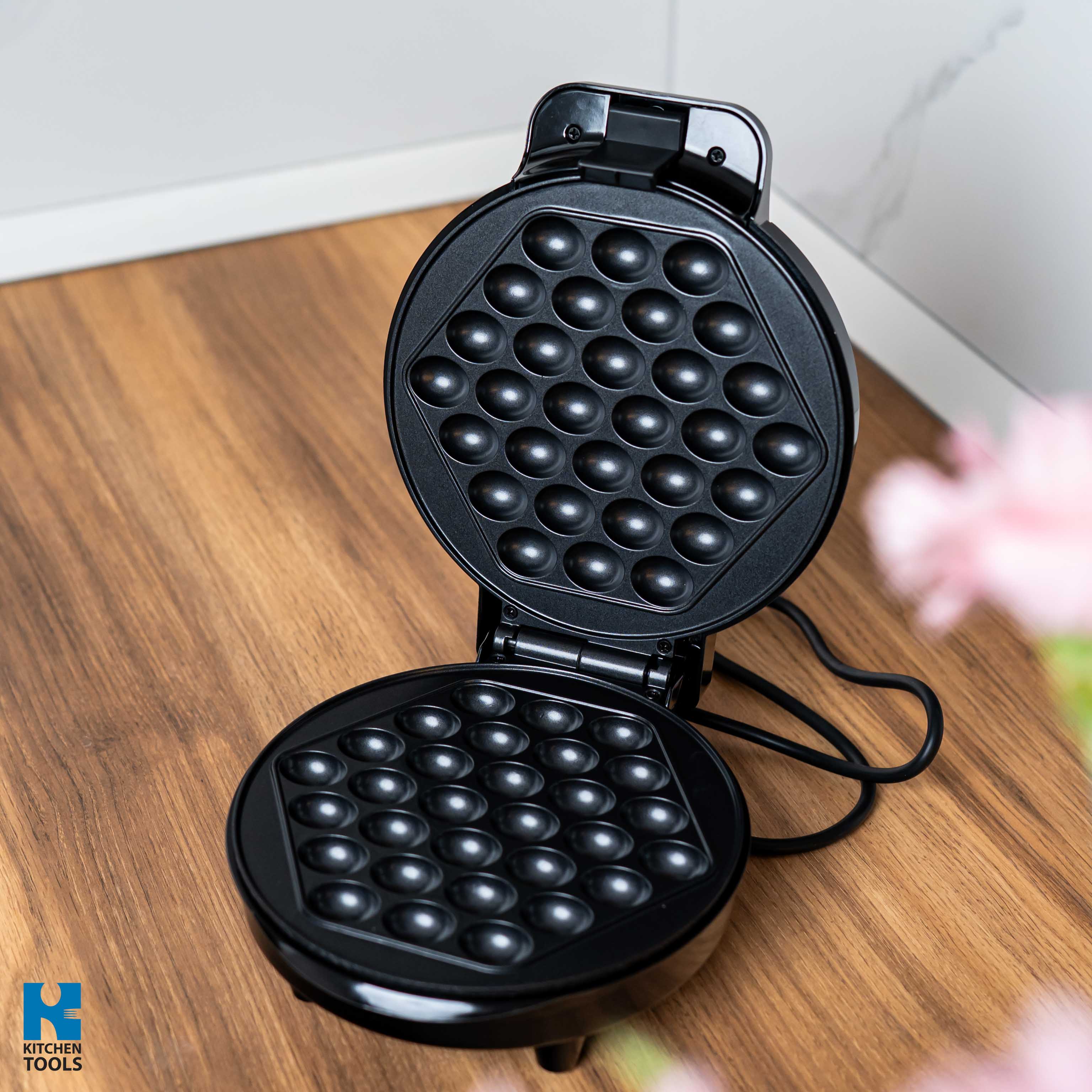 Aparat pentru bubble waffle Rosberg, 1000W, negru, cu picioruse anti-alunecare, invelis interior non-stick