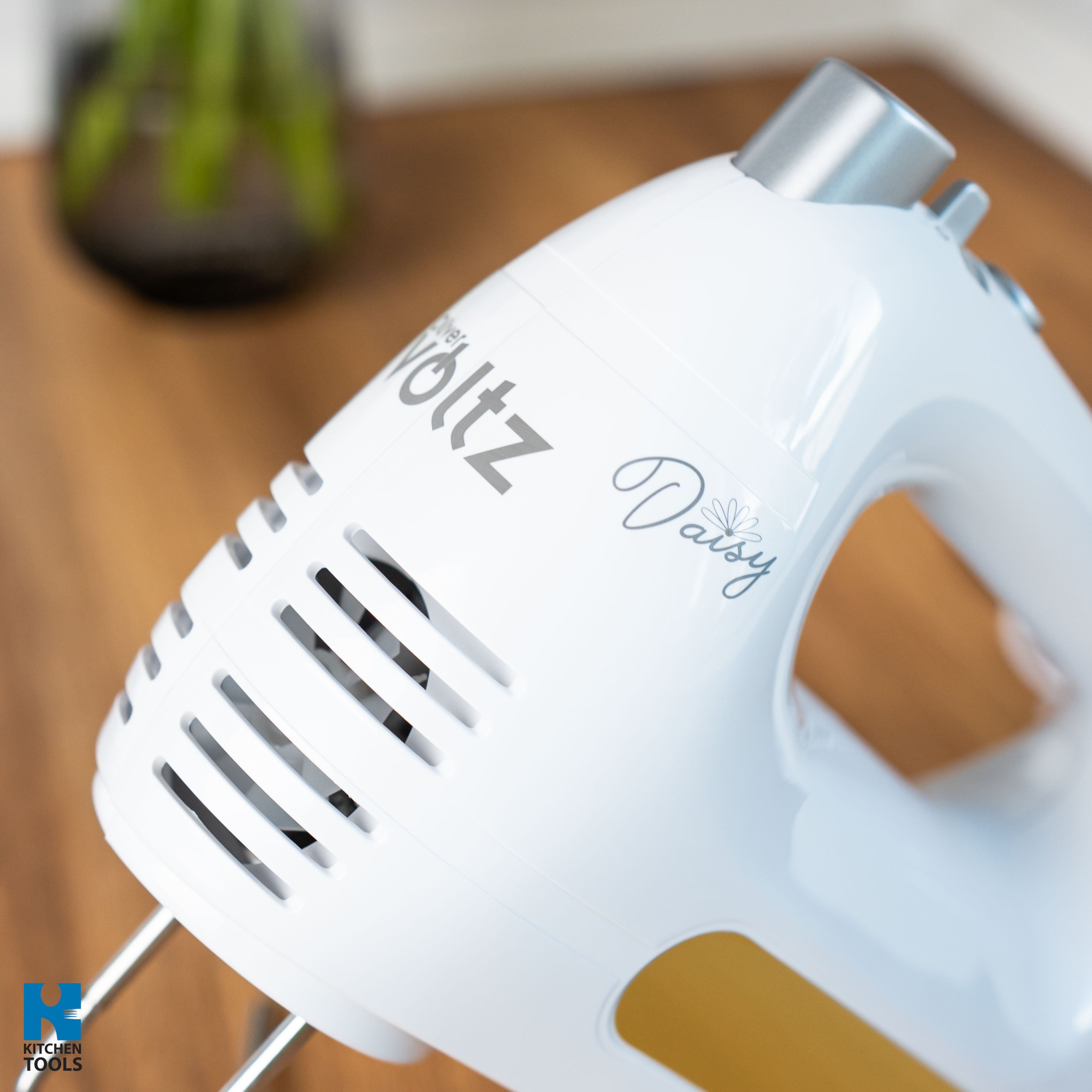 Mixer de mana, 6 trepte de putere, 500W, TURBO, 2 teluri inox, 2 carlige framantare, buton eject, Oliver Voltz Daisy, alb