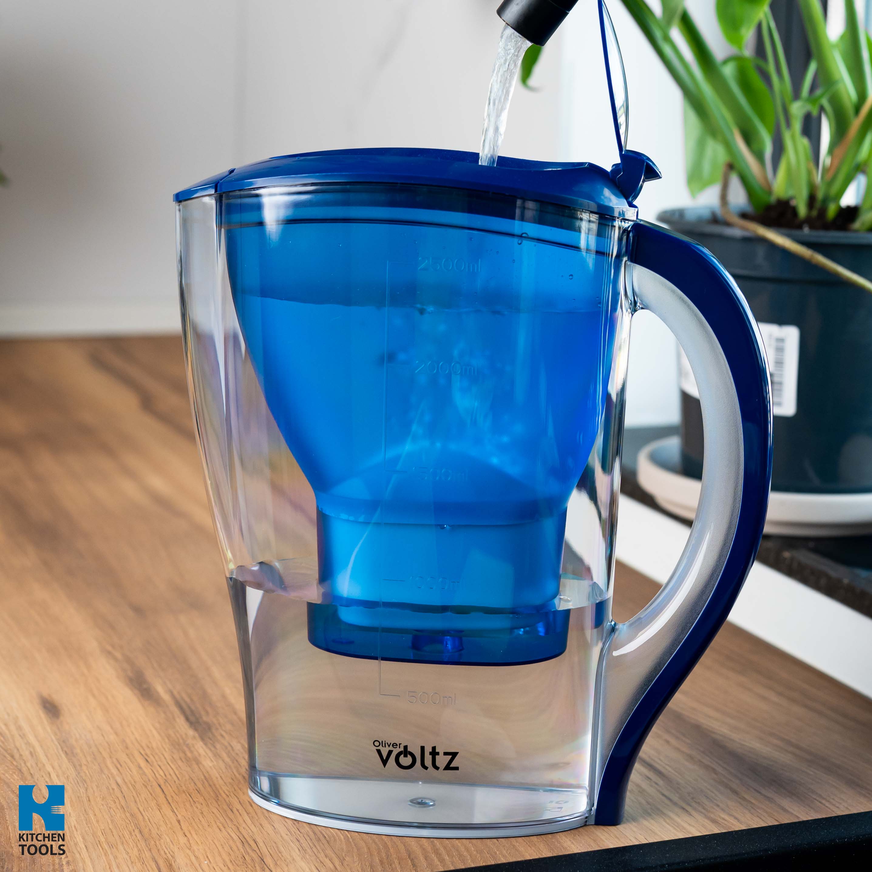 Cană filtrantă apă, capacitate 2.5 L, cu filtru rasina si carbon, indicator uzare filtru, Oliver Voltz