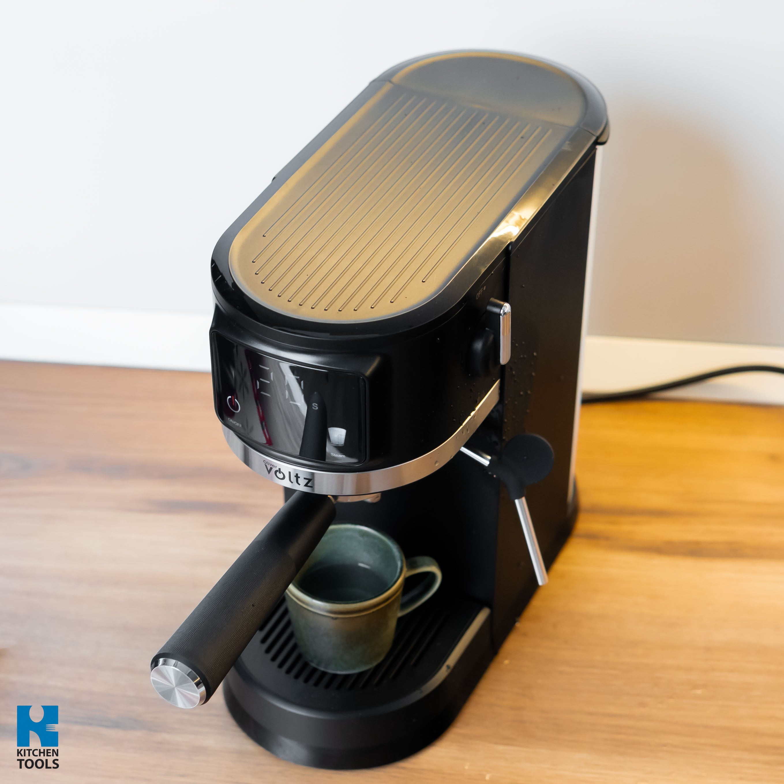 Espressor manual, 20 Bari, rezervor 1.2L, display LED, Functie Spumare, Oliver Voltz