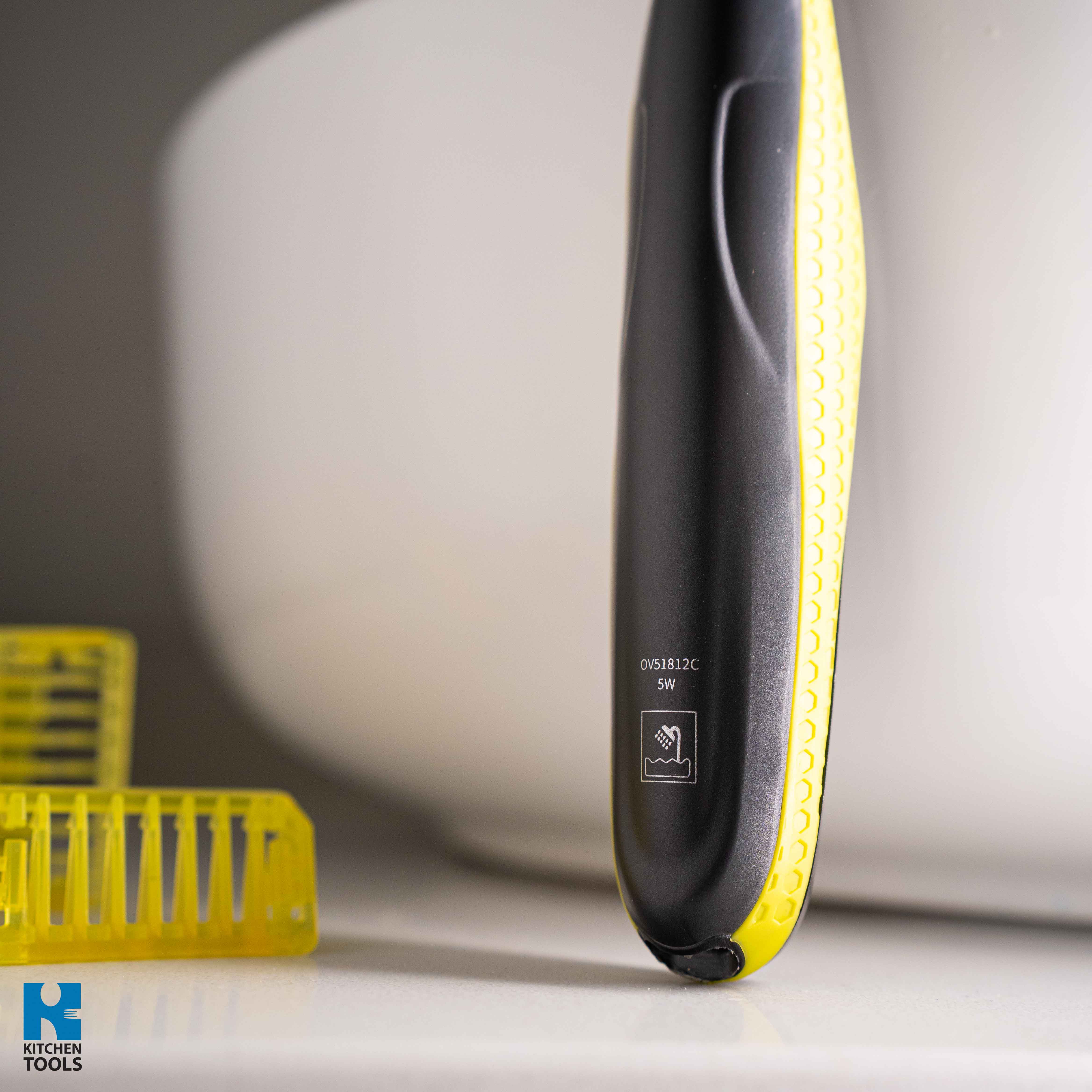 Aparat de ras reîncărcabil Oliver Voltz, 80 min, 5W, baterie Li-ion 300mAh, USB, rezistent la apa, negru/galben