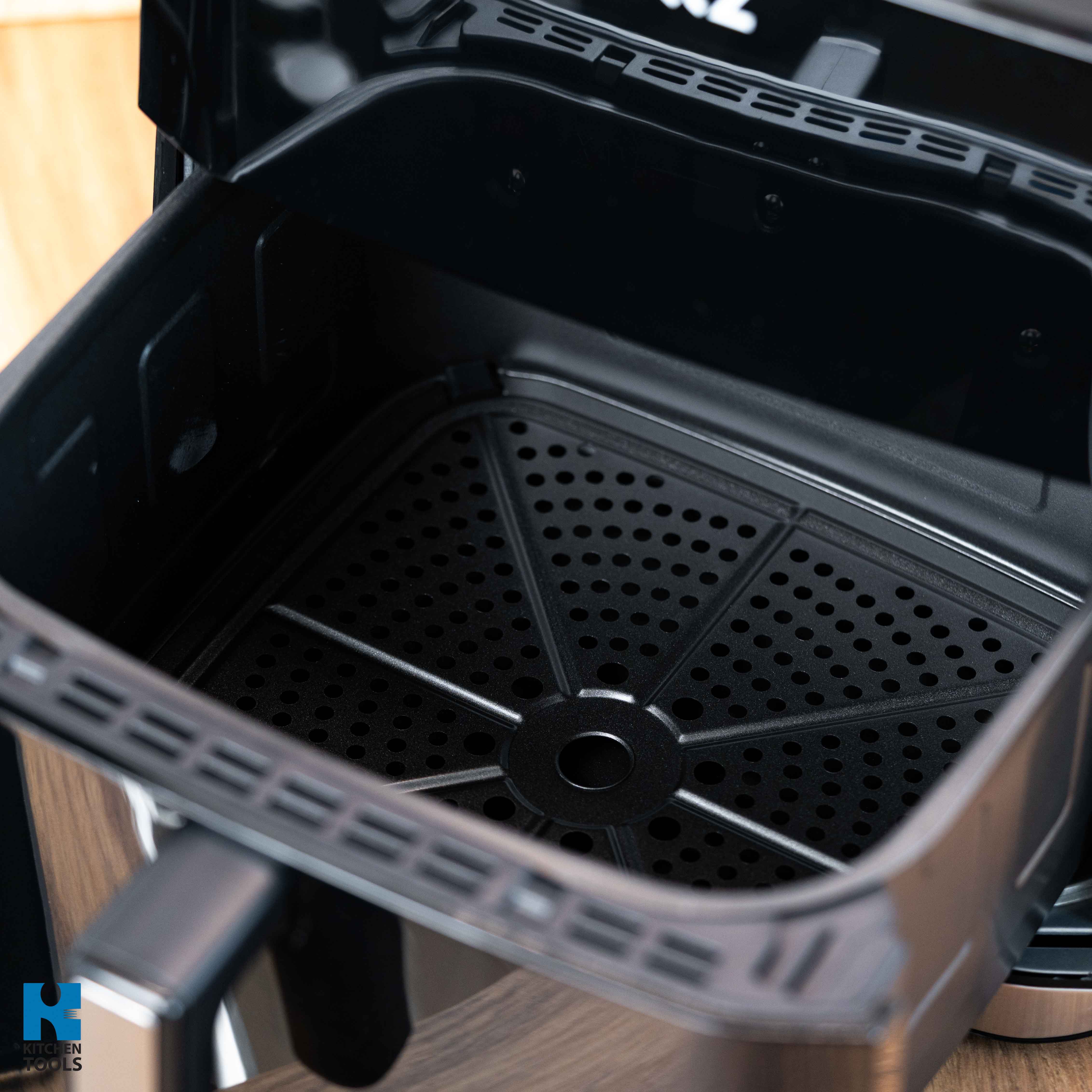 Air Fryer/ Friteuza cu aer cald, 8 litri, 1800W, 12 programe, display LED color, fereastra transparenta, timer, Oliver Voltz
