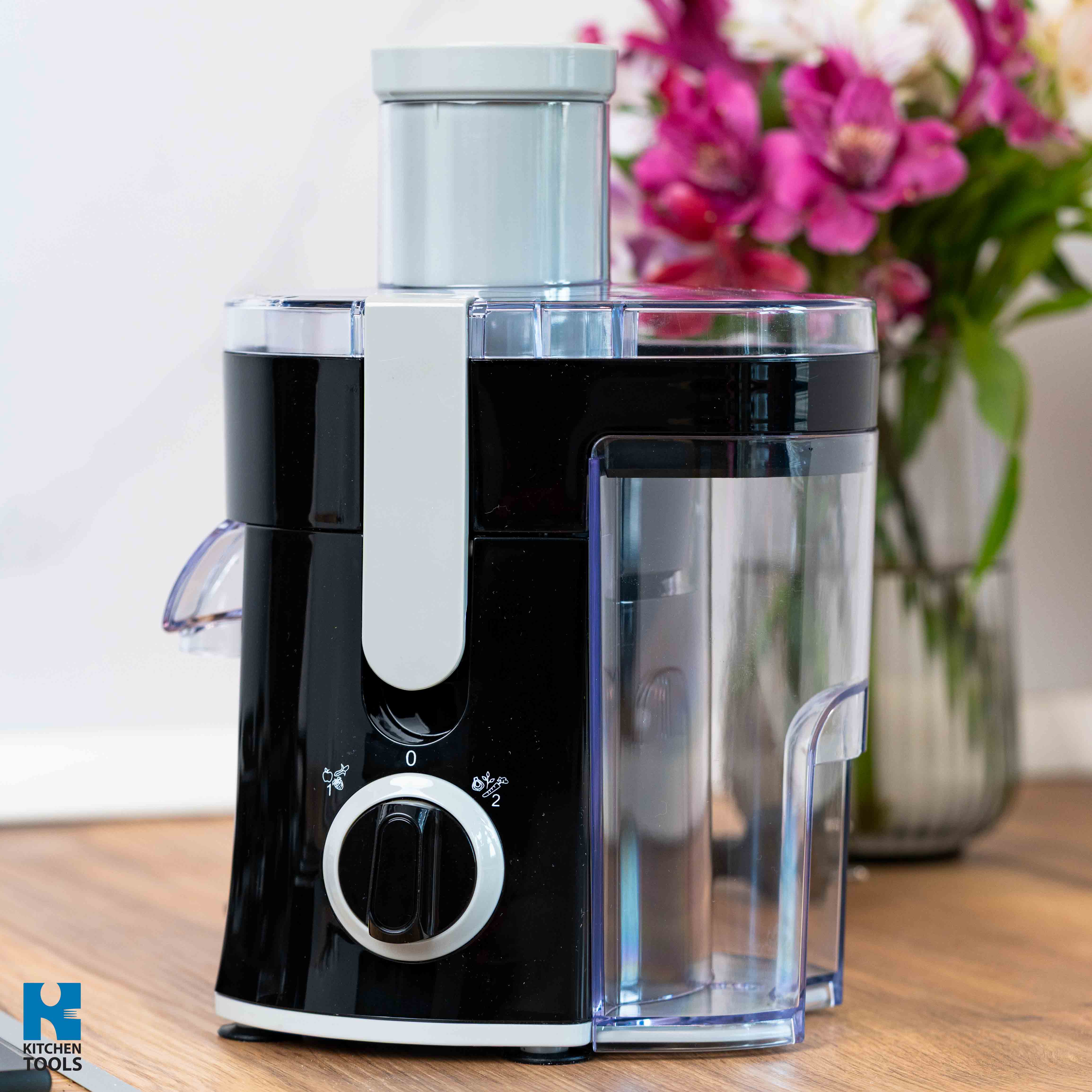 Storcator electric de fructe/legume, 400W, 600 ml, 2 viteze, sita metalica, Oliver Voltz, negru