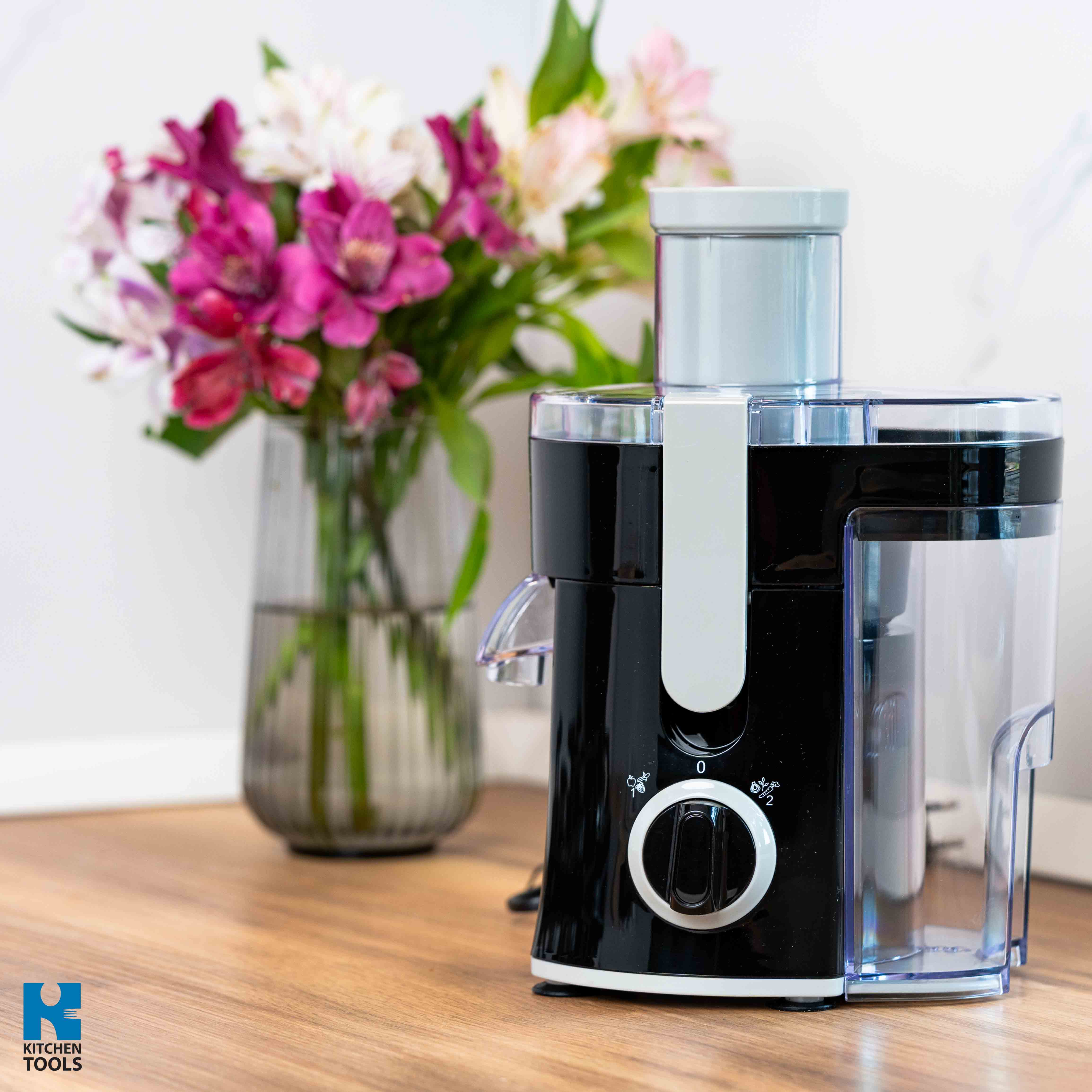 Storcator electric de fructe/legume, 400W, 600 ml, 2 viteze, sita metalica, Oliver Voltz, negru