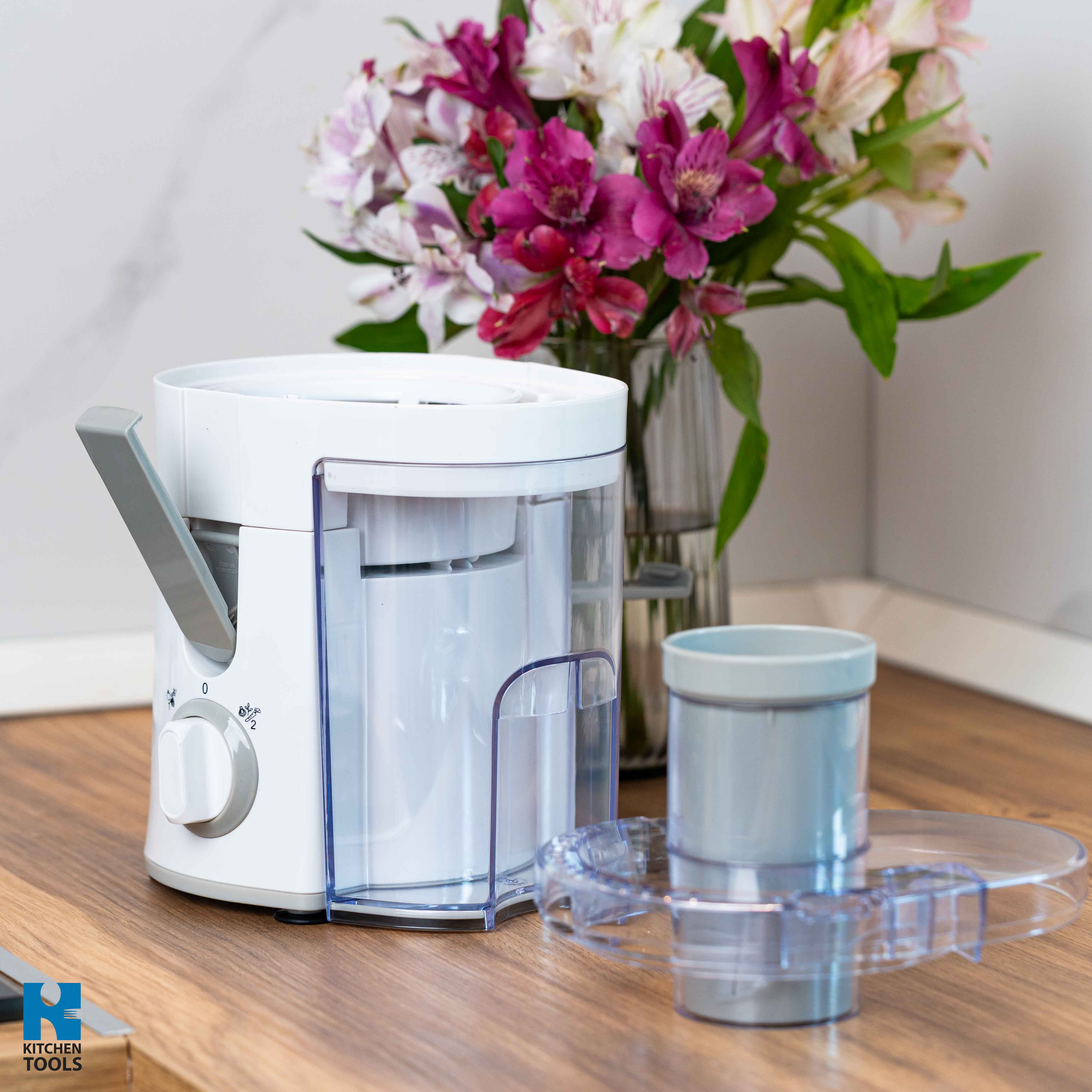 Storcator electric de fructe/legume, 400W, 600 ml, 2 viteze, sita metalica, Oliver Voltz, alb